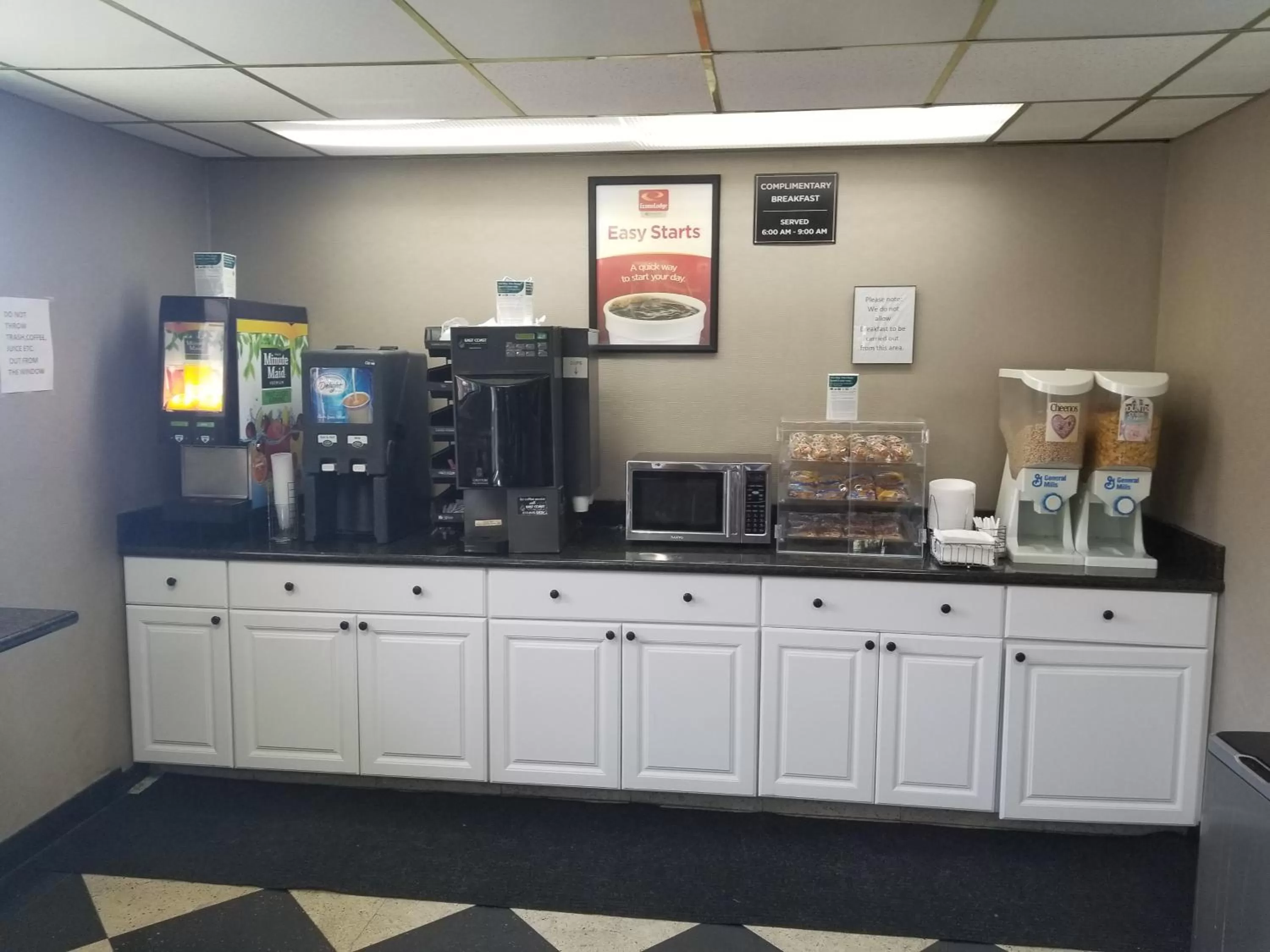 Coffee/tea facilities in Econo Lodge Scranton near Montage Mountain