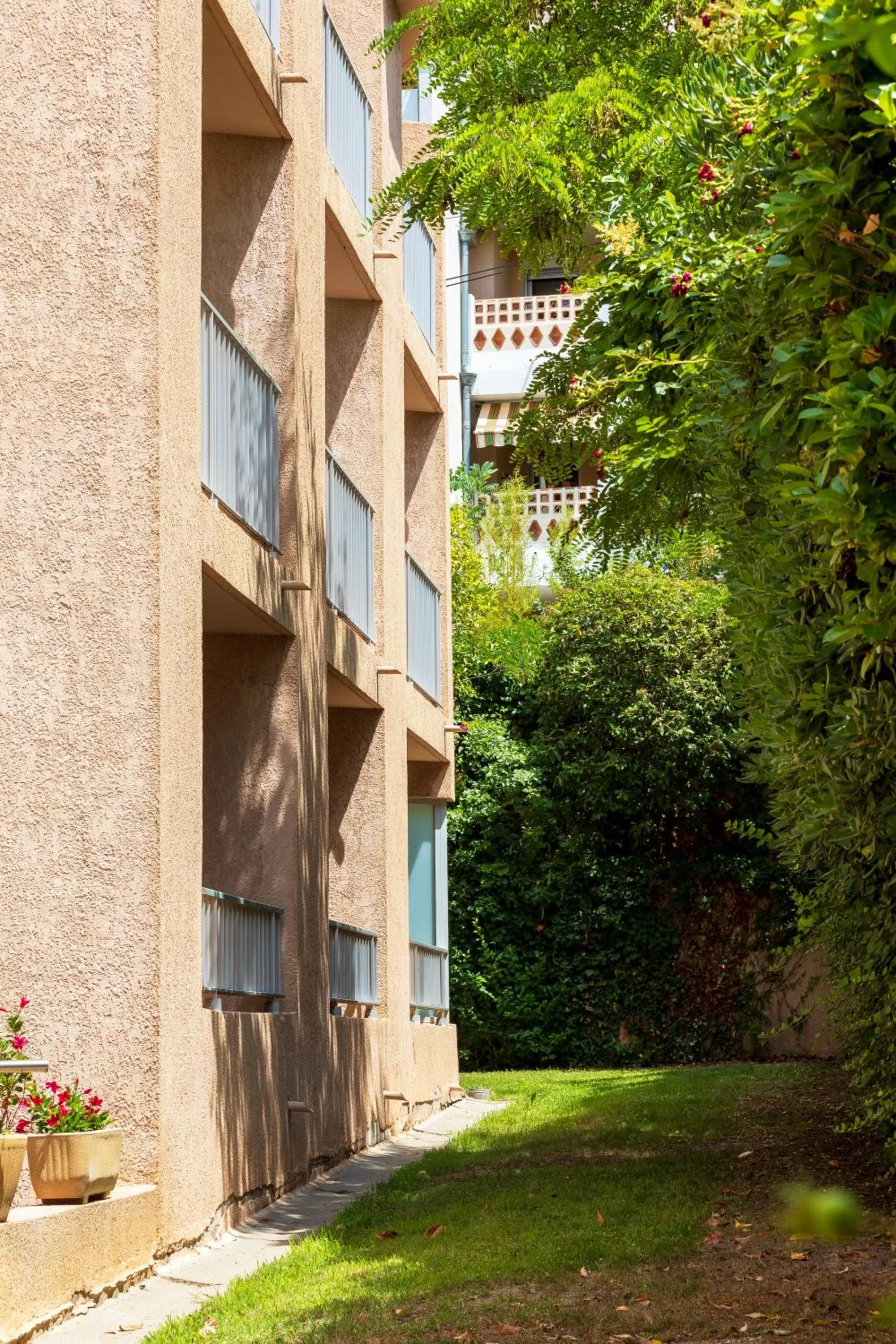 Property building in Hôtel Le Mozart