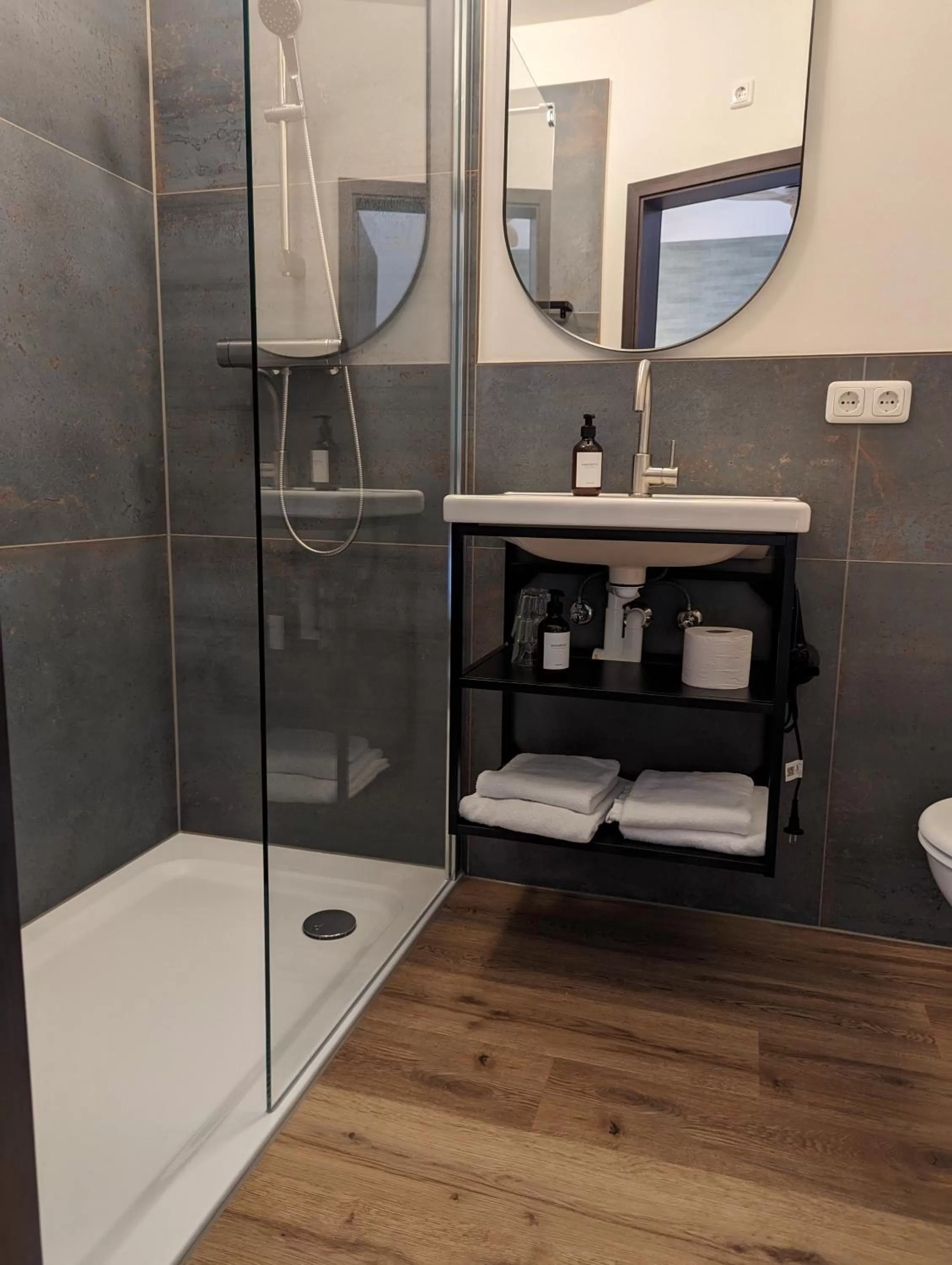 Shower in PaGa - Parkgaststaette