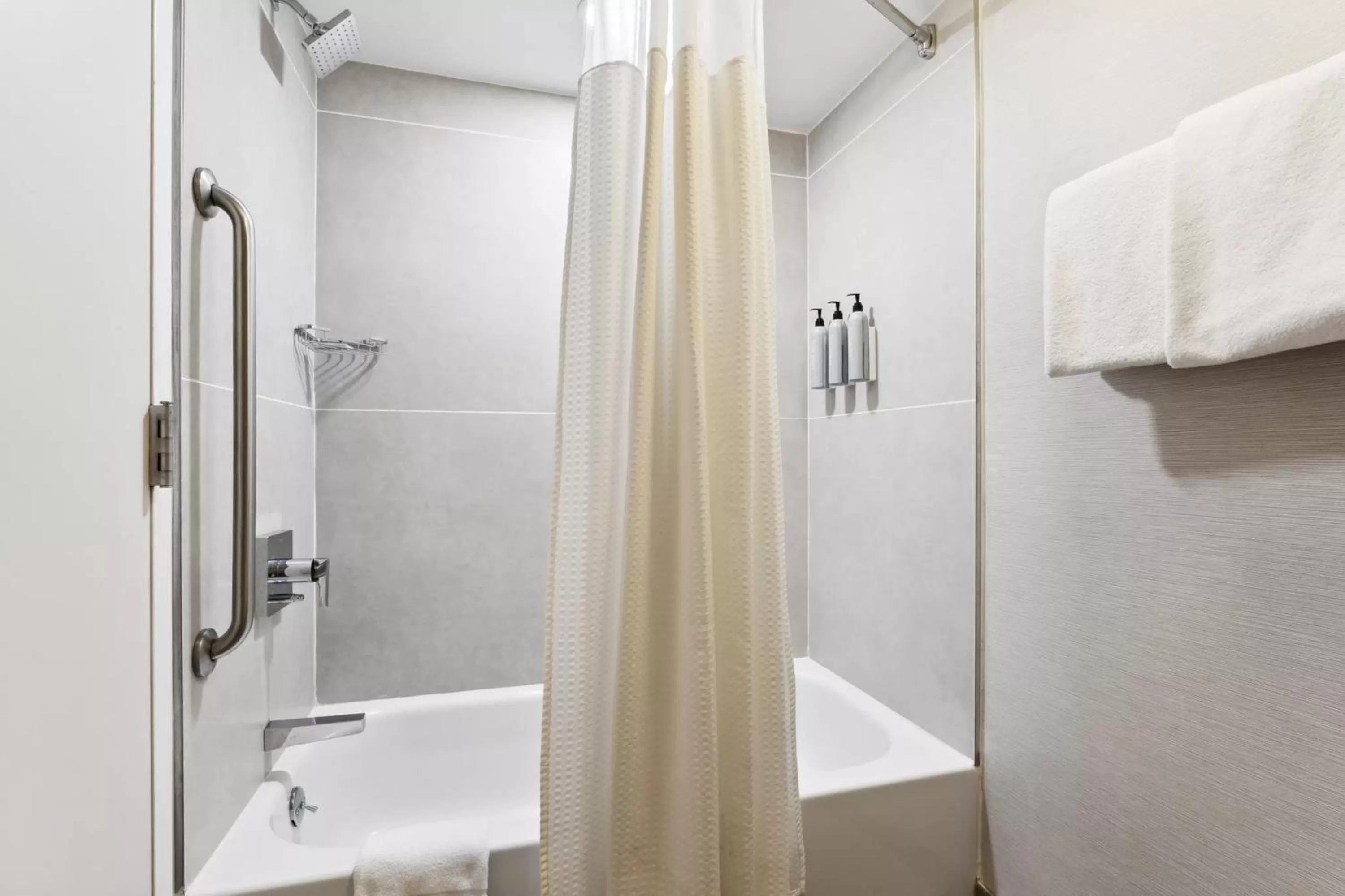 Bath in Courtyard Burlington Williston