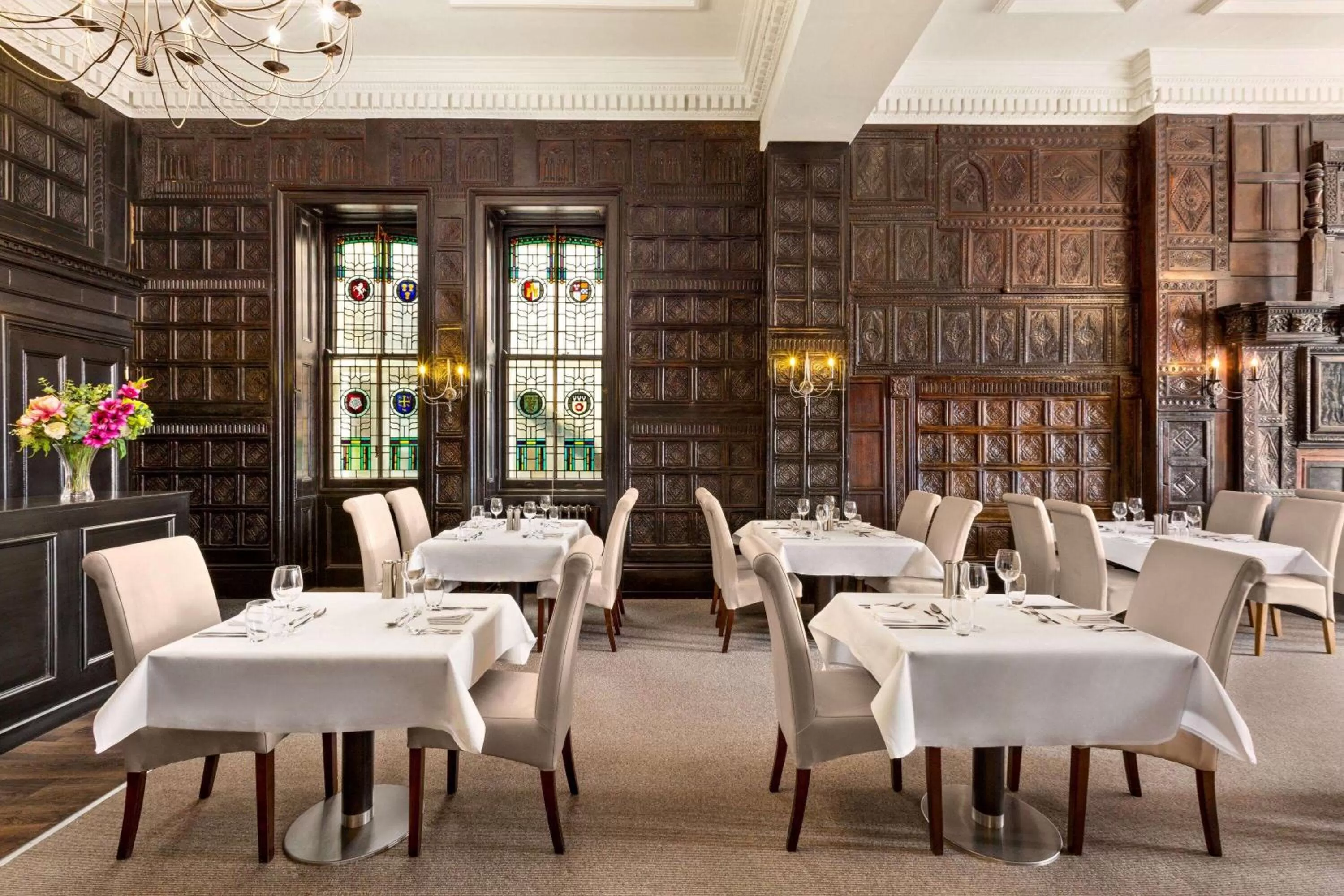 Restaurant/places to eat in Trenython Manor Resort