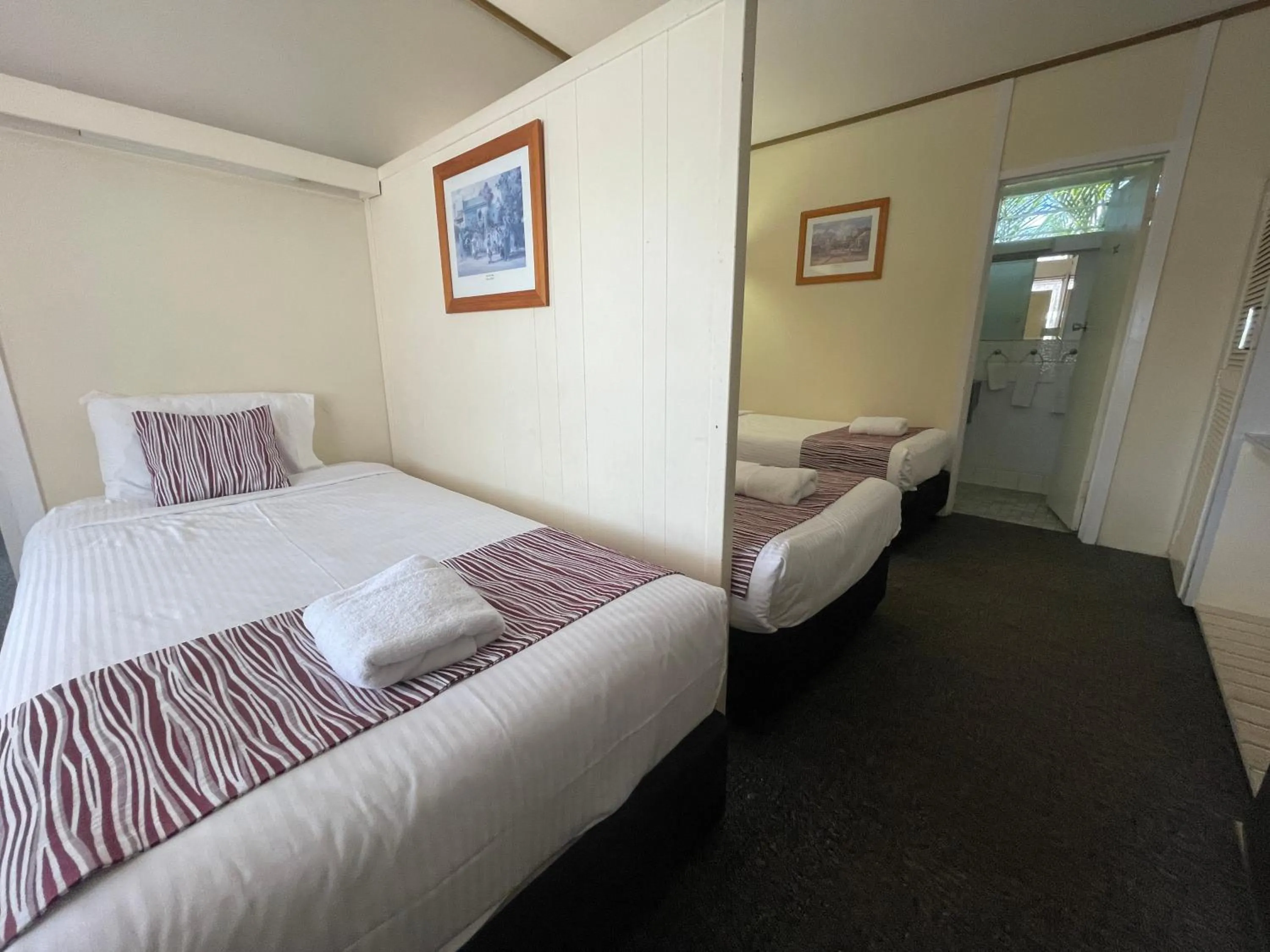 Bedroom, Bed in Arkana Motel