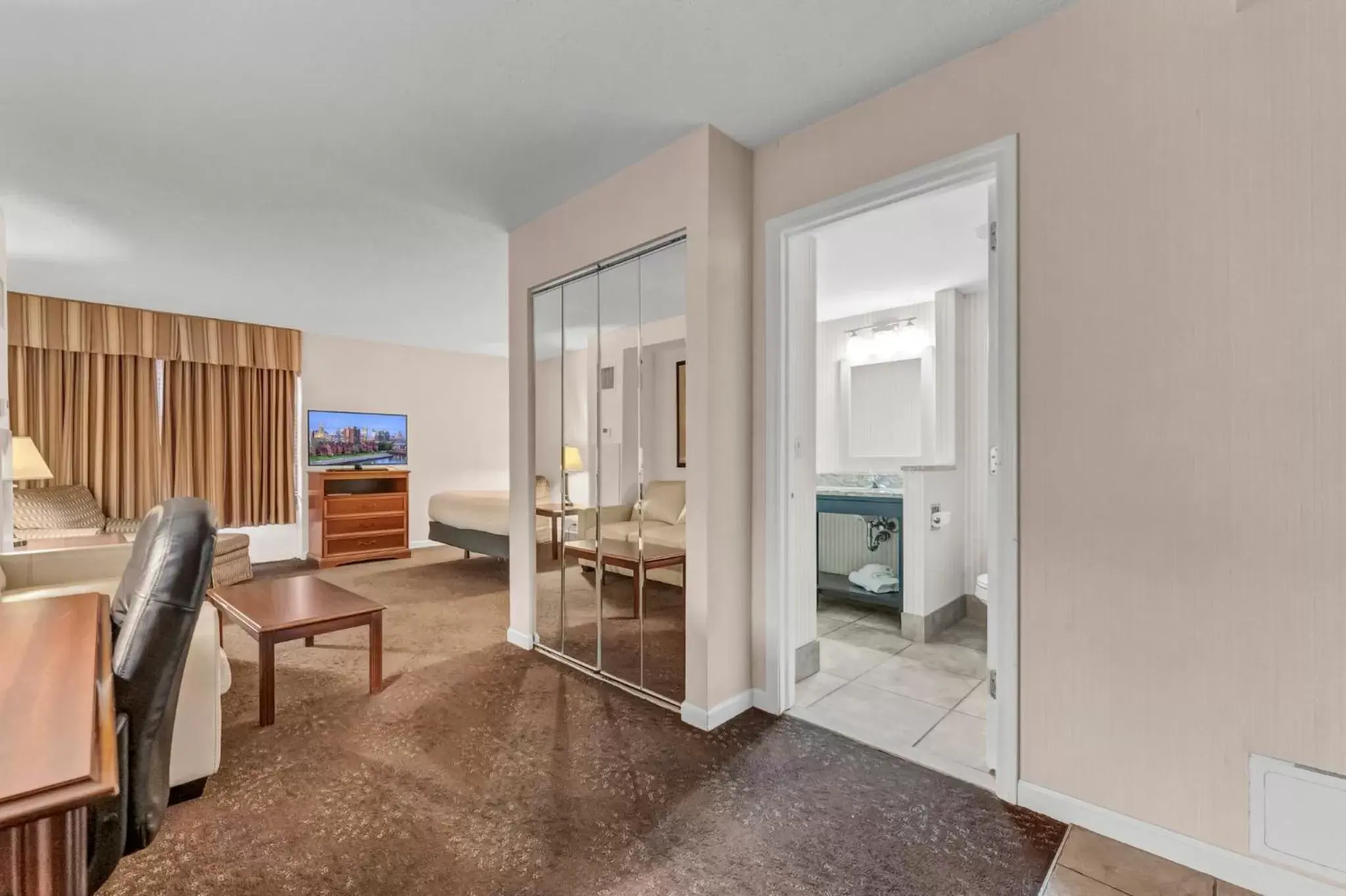 King Suite - Non-Smoking in Buffalo Airport Hotel King Suite - Non-Smoking in Buffalo Airport Hotel