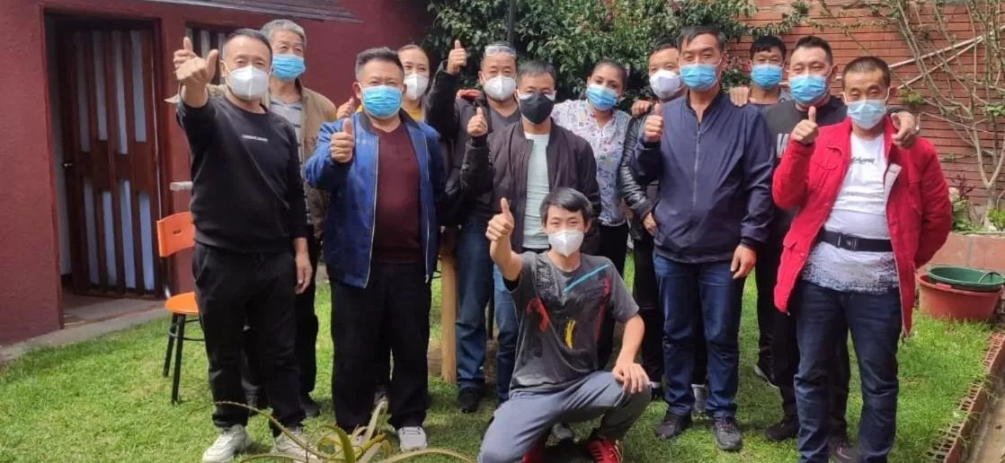 People in acogedor Hostal usaquen la parada del tren