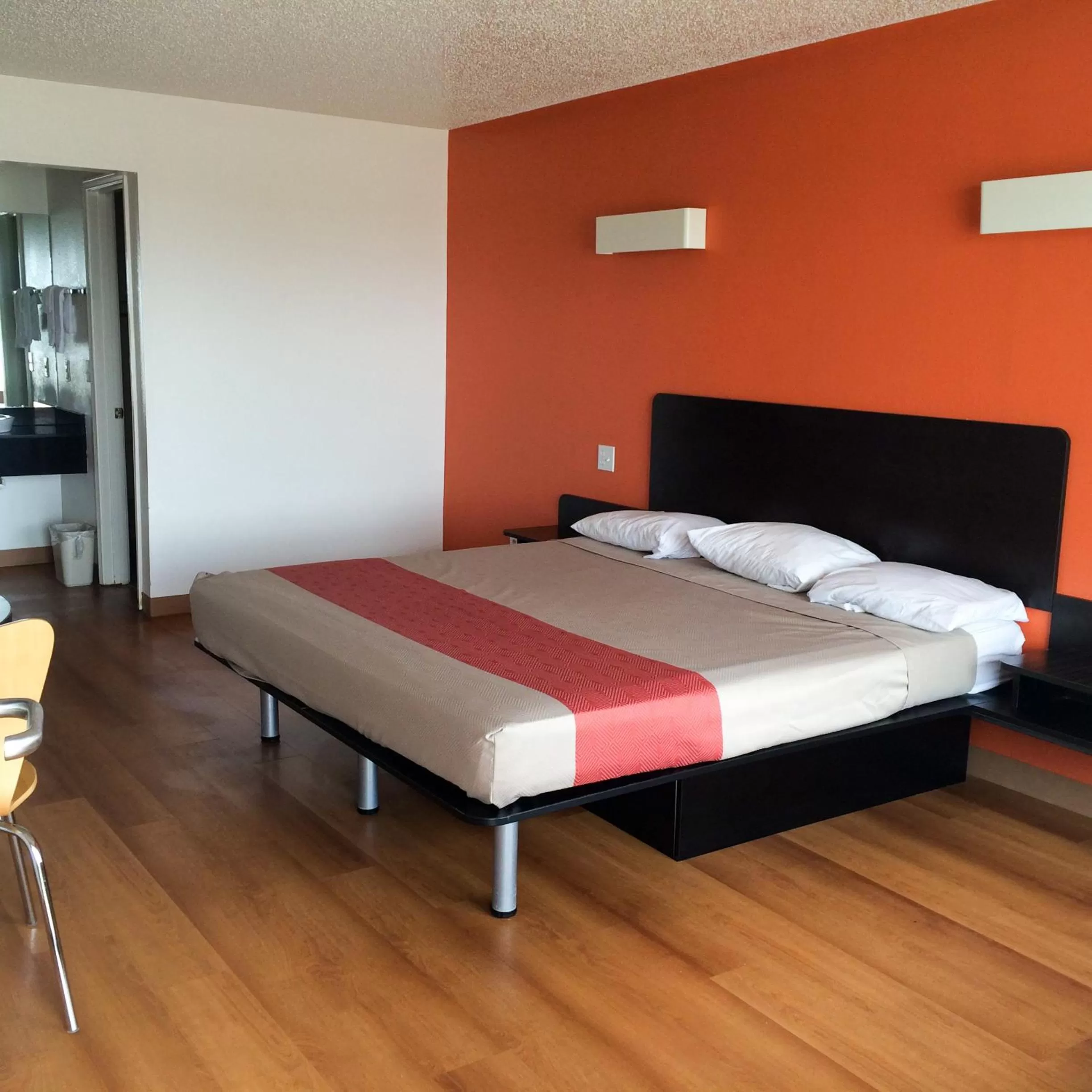 Bedroom, Bed in Motel 6-Waxahachie, TX