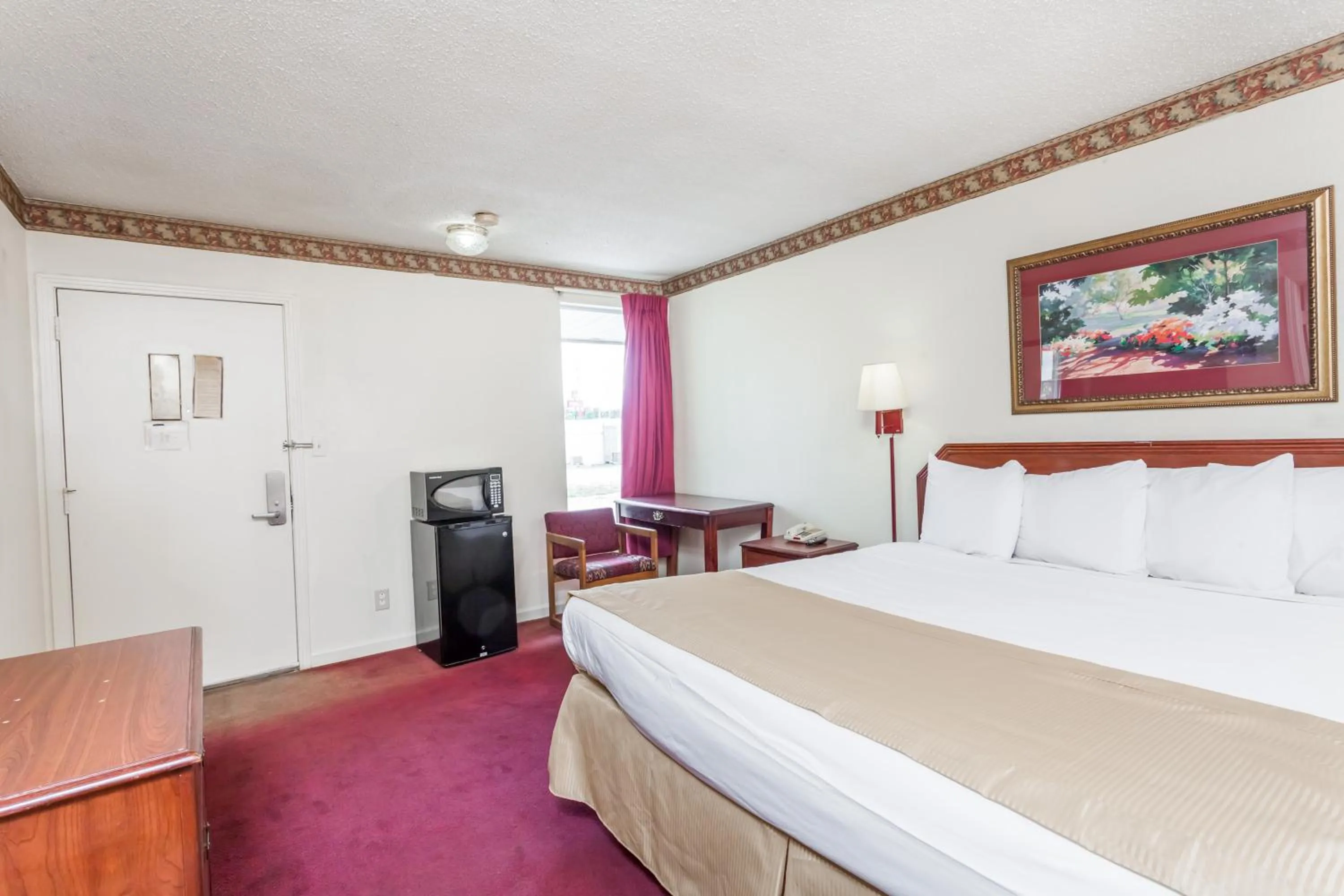 Bed in Knights Inn Hurricane Mills