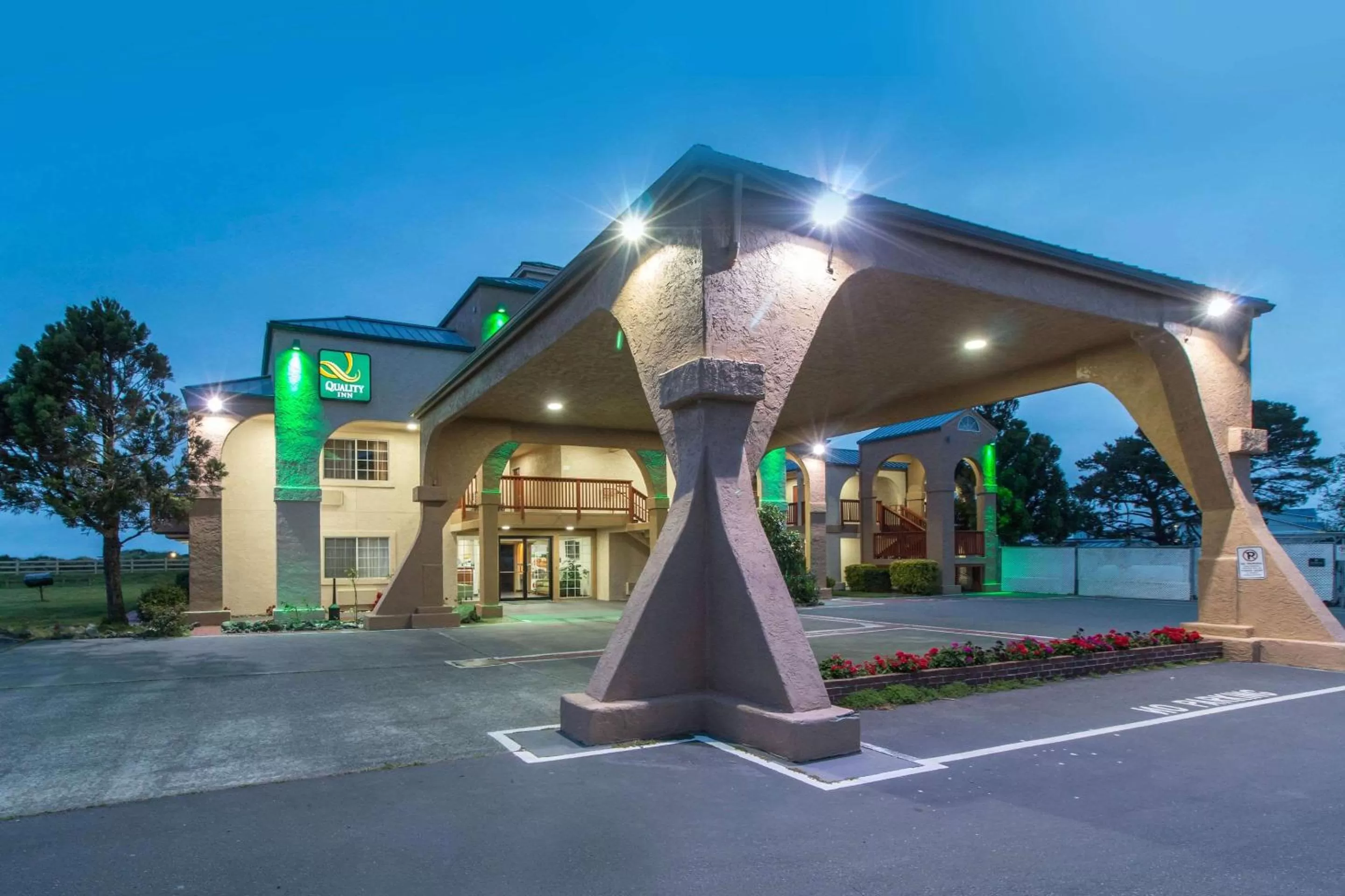Property building in Quality Inn & Suites Crescent City Redwood Coast