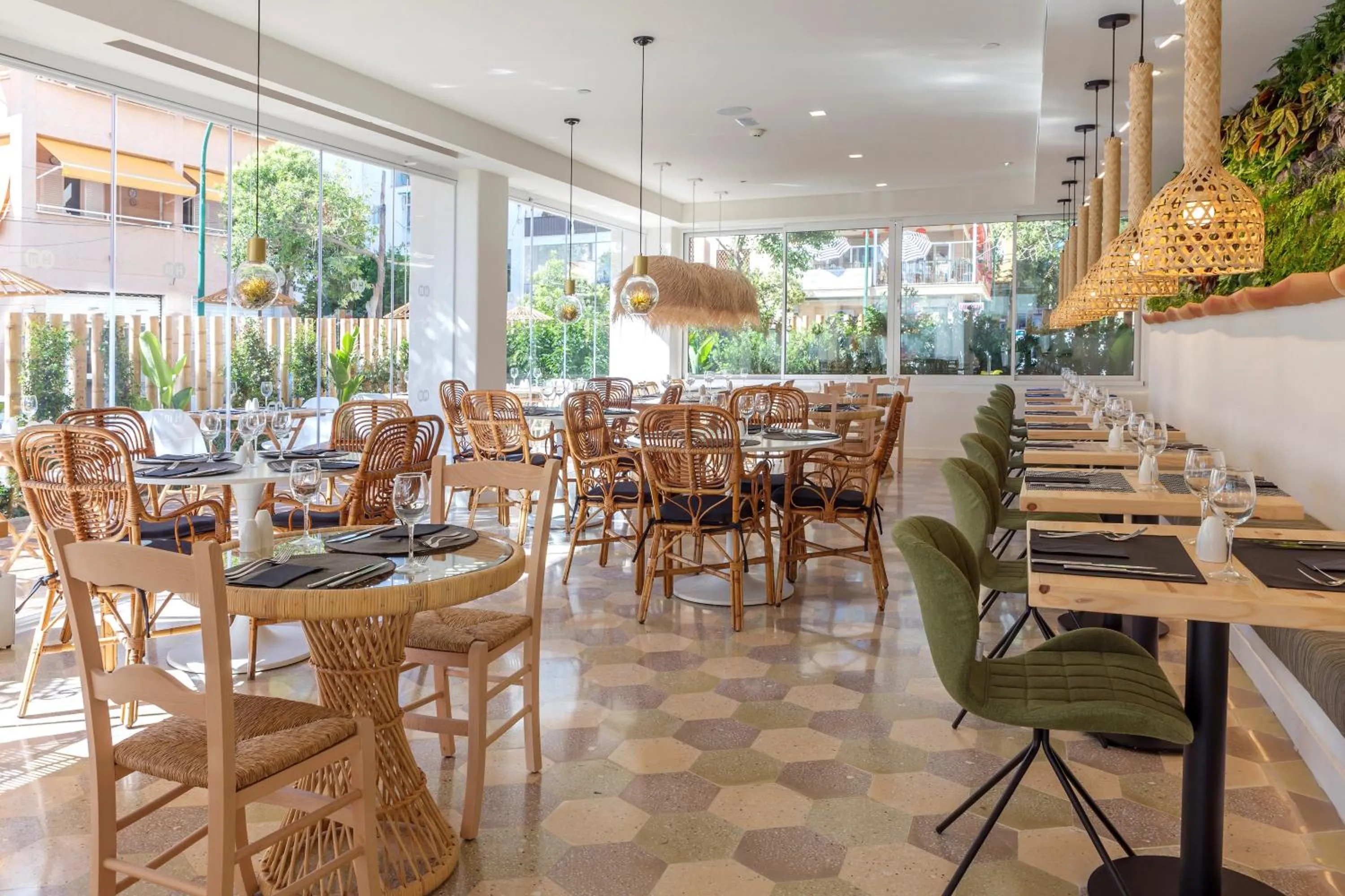 Restaurant/places to eat in HM Alma Beach - Adults Only