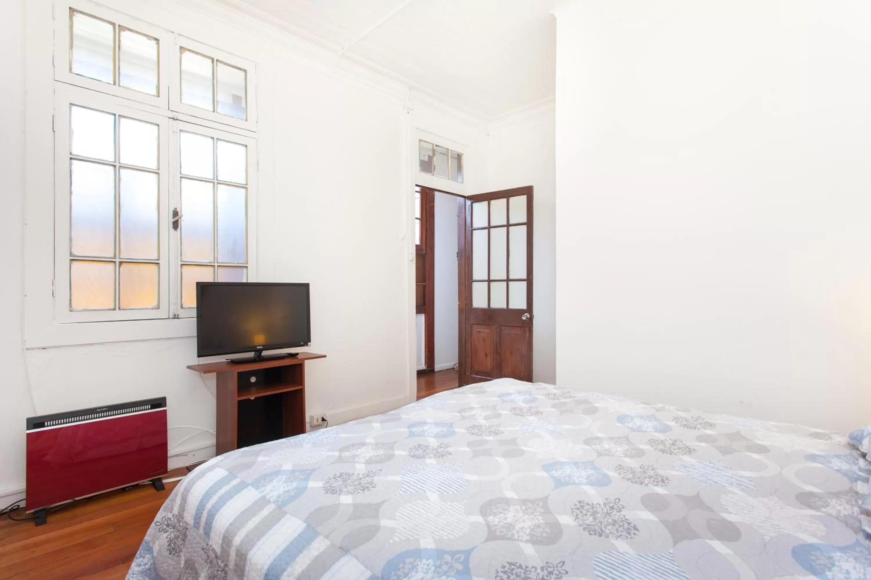 TV and multimedia, Bed in ITALIA SUITE B&B habitaciones con baño privado y aire acondicionado