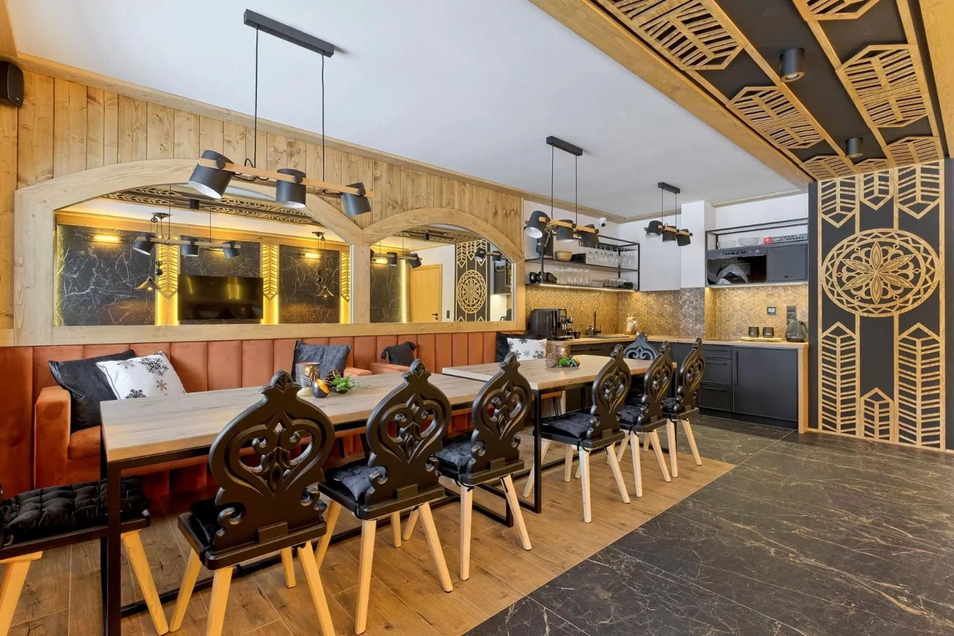 Communal lounge/ TV room in Rezydencja Górska Odkryj Zakopane