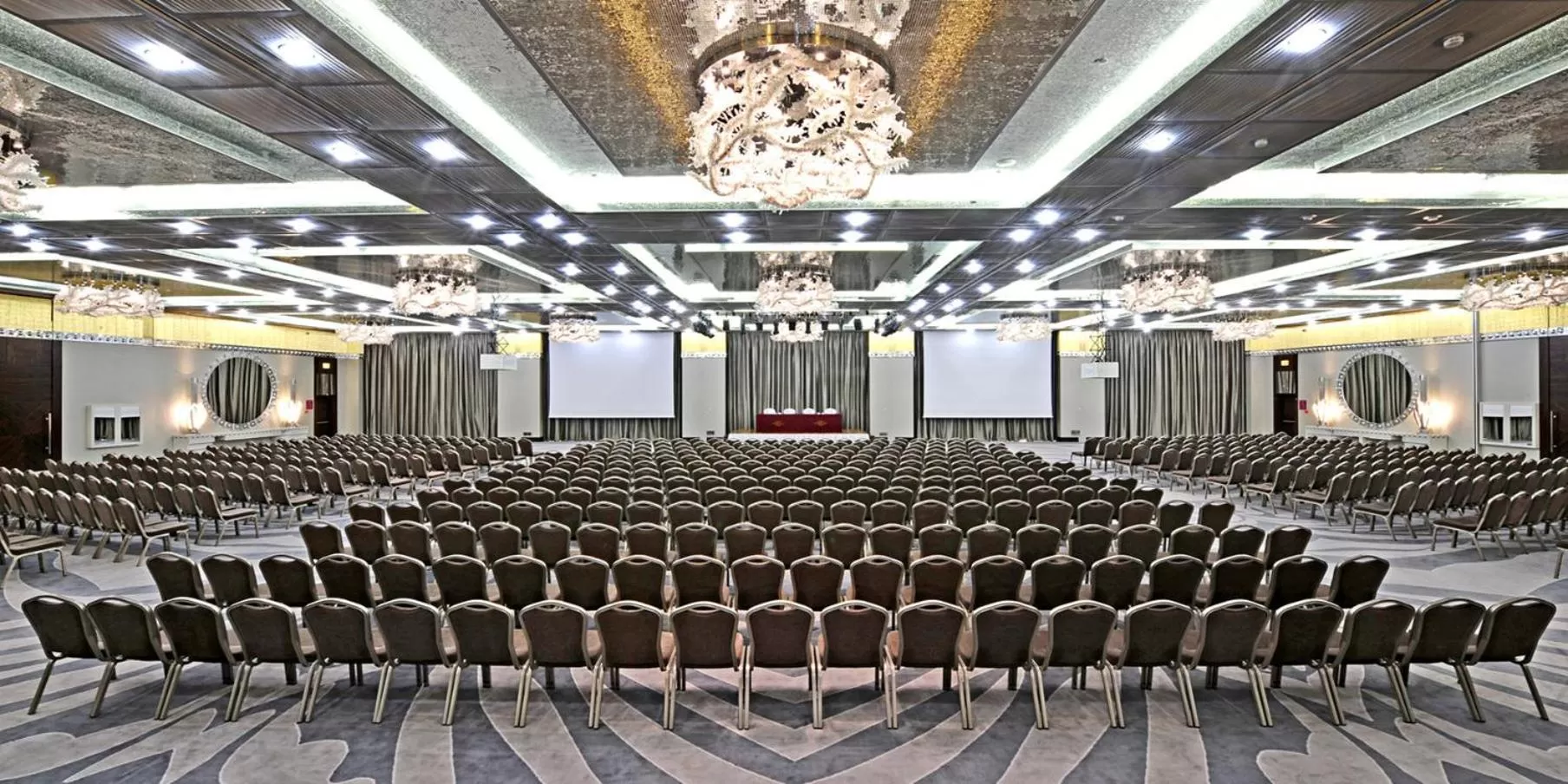 Meeting/conference room in Crowne Plaza Bursa Convention Center & Thermal Spa by IHG