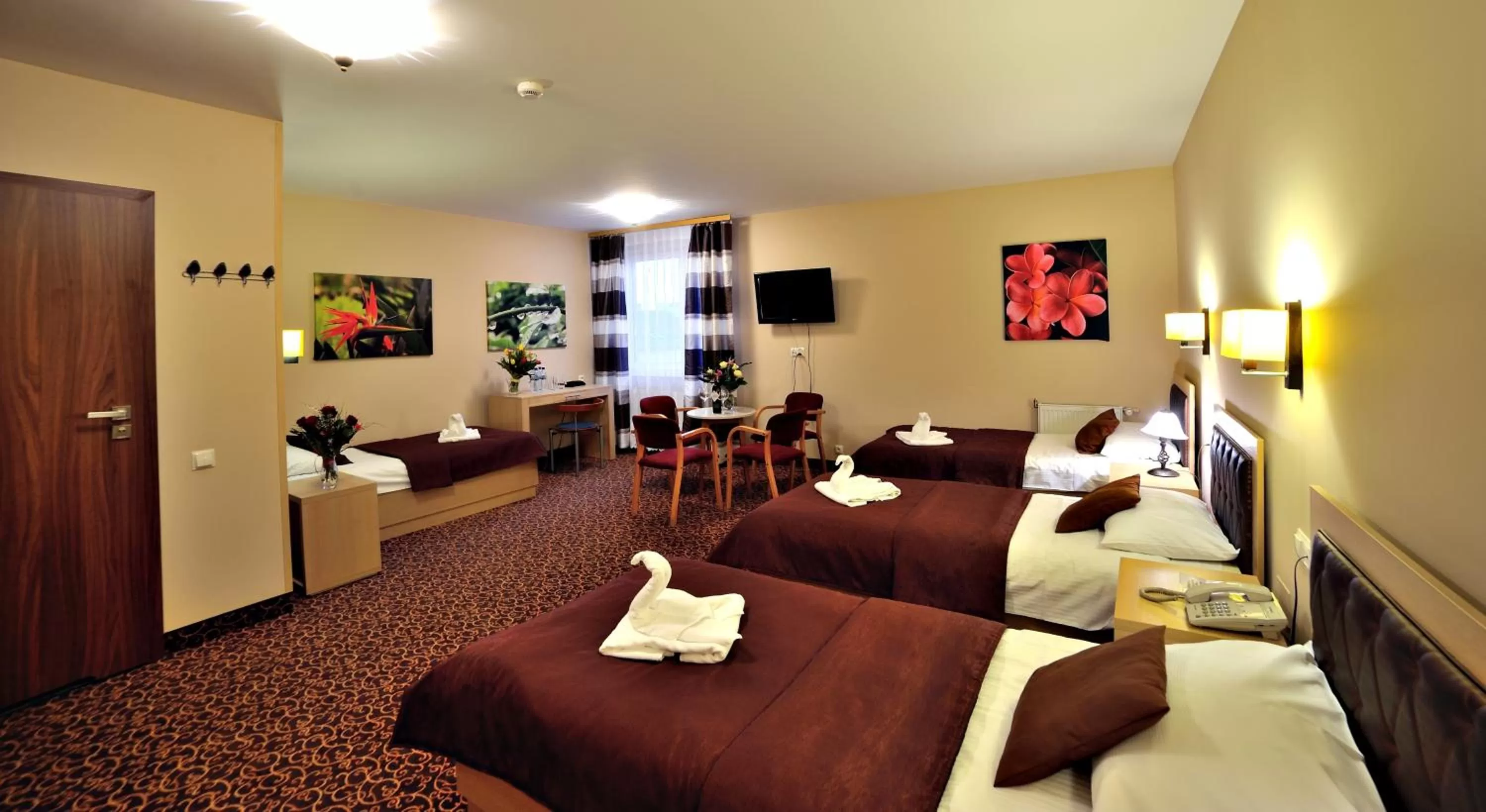 Photo of the whole room, Bed in Hotel Partner