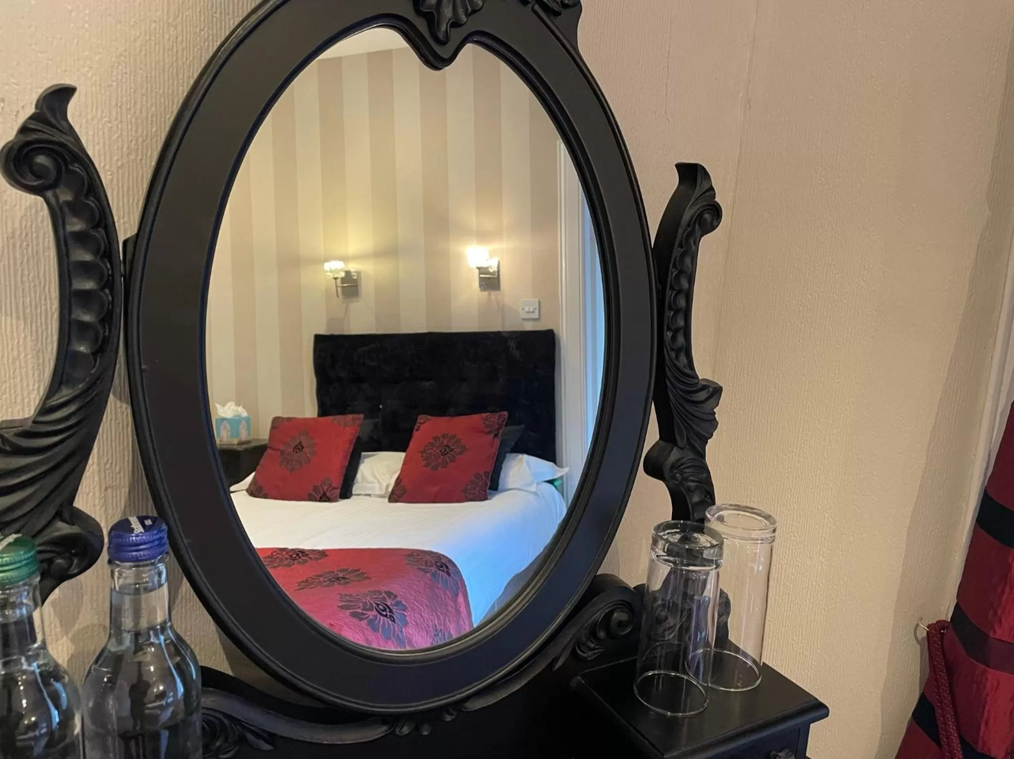 Bed in The Original Rosslyn Inn