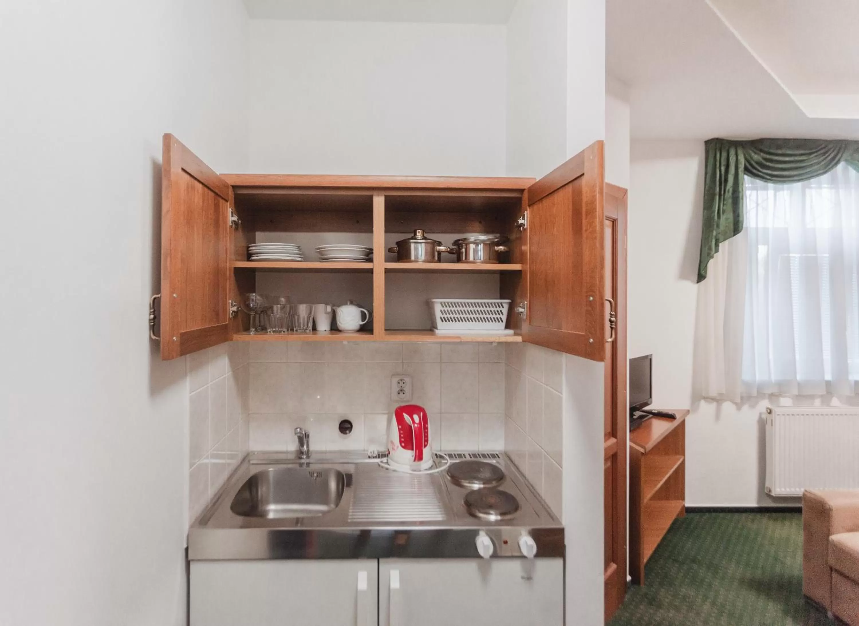 Coffee/tea facilities in Hotel Peko