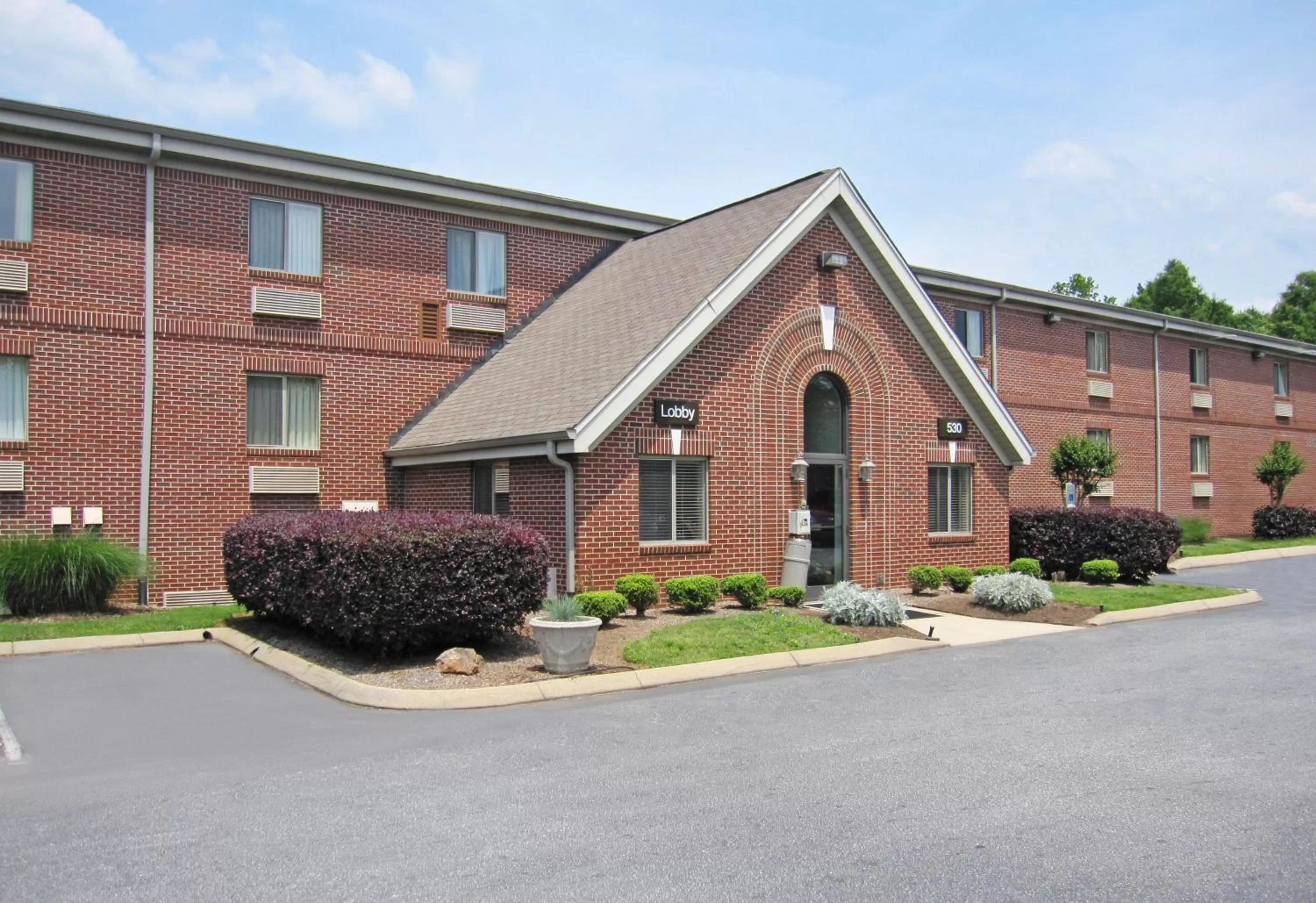 Property building in Extended Stay America Select Suites - Greenville - Haywood Mall