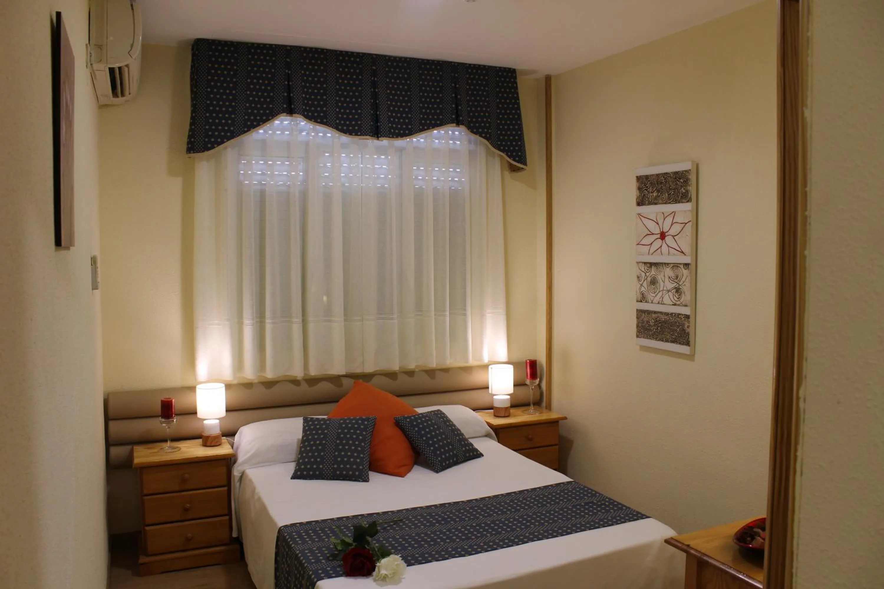 Photo of the whole room, Bed in Hotel Cuatro Caños