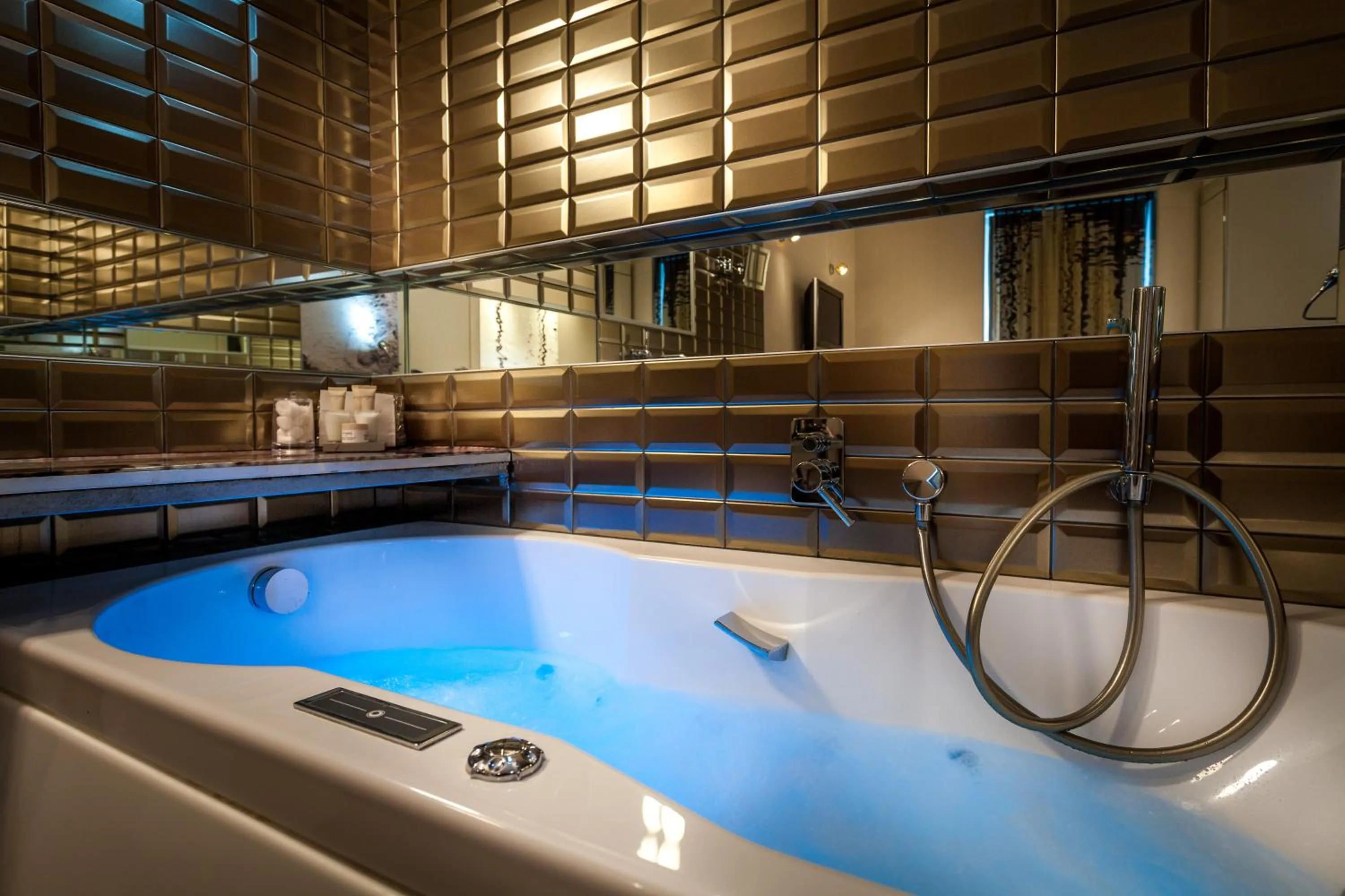 Bathroom in Apostrophe Hôtel