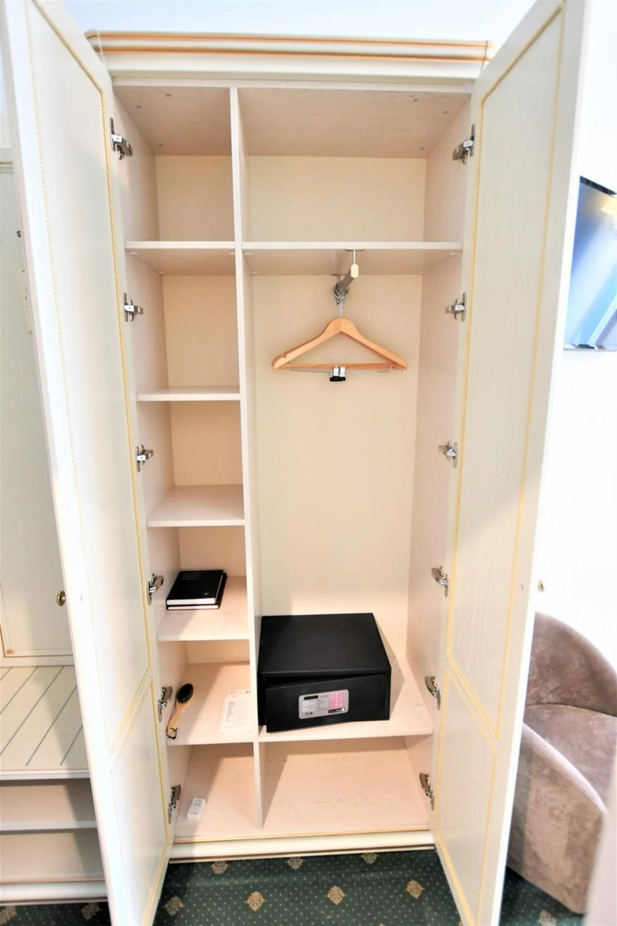 safe in Hotel St. Barbara