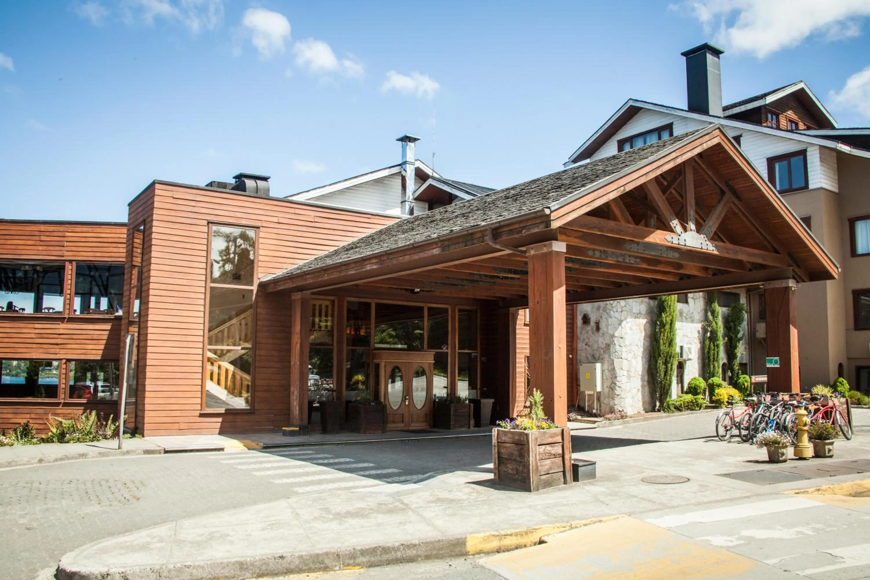 Property building in Hotel Cabaña Del Lago Puerto Varas
