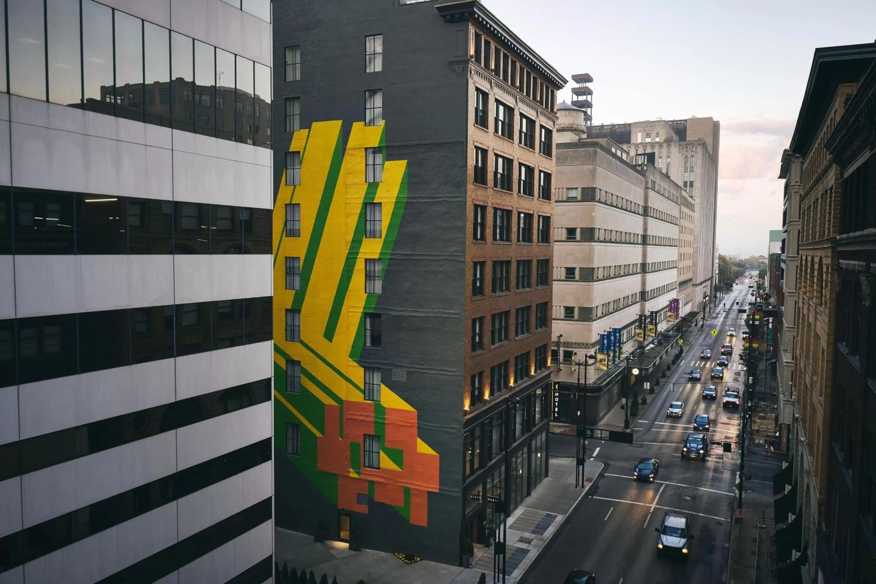 Property building in Kinley Cincinnati Downtown, a Tribute Portfolio Hotel