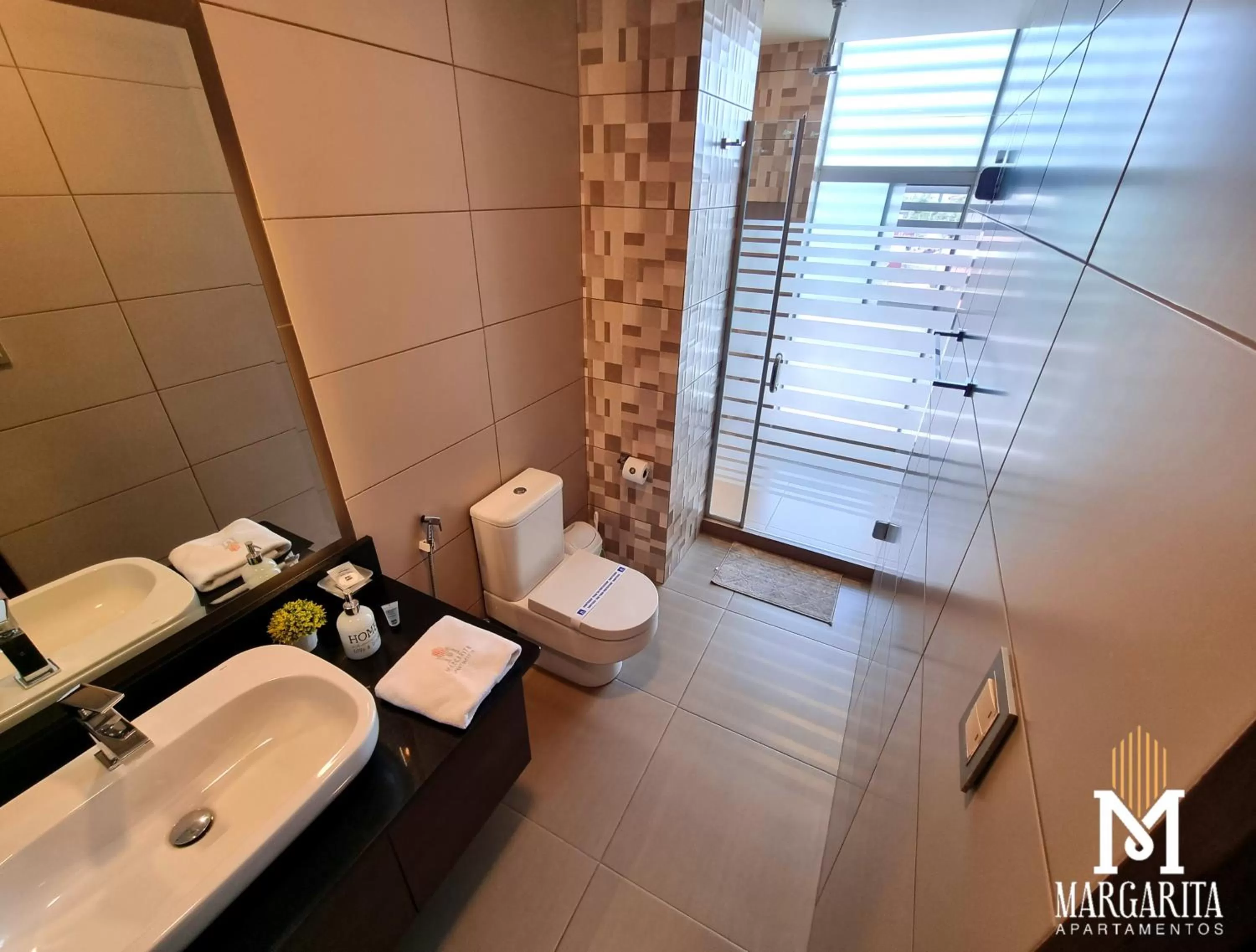 Shower, Bathroom in Margarita Apartamentos