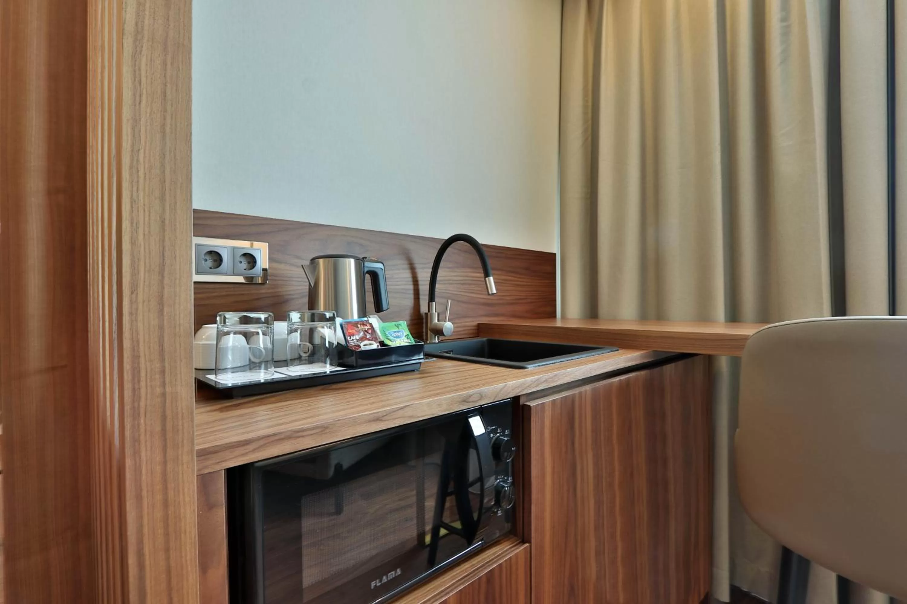 Coffee/tea facilities in TURIM Ibéria Hotel