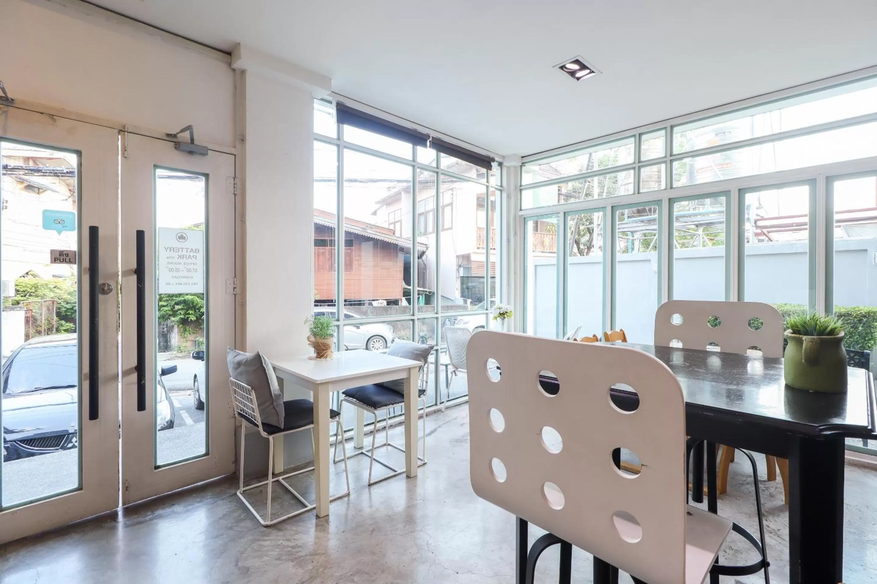 Restaurant/places to eat, Dining Area in The Battery Park Midtown Boutique