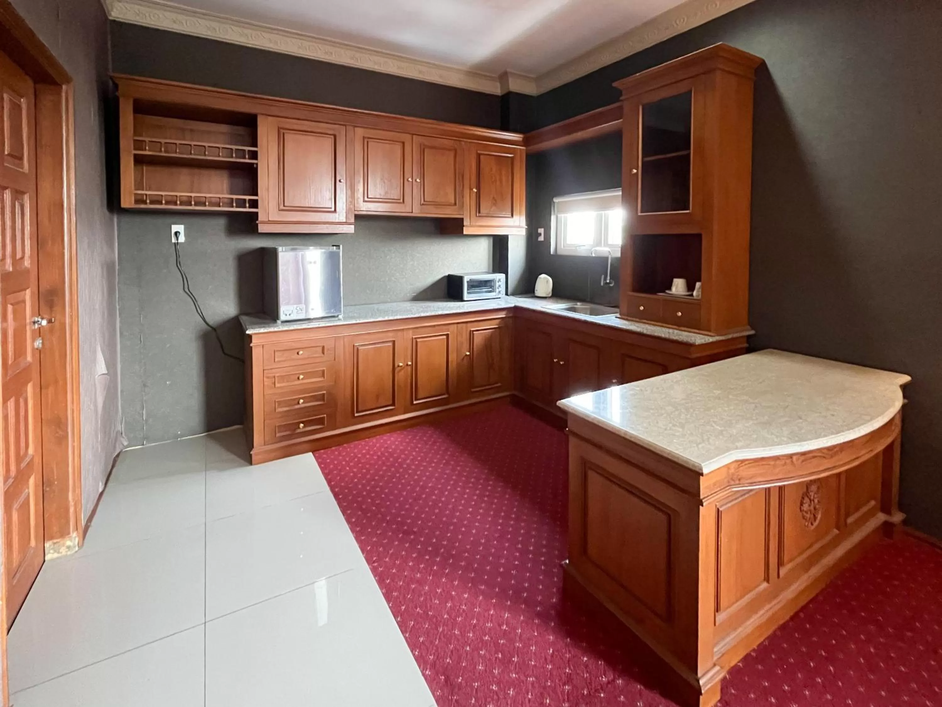 Kitchen or kitchenette, Kitchen/Kitchenette in RedDoorz Premium Syariah at Mutiara Hijau Suites Medan