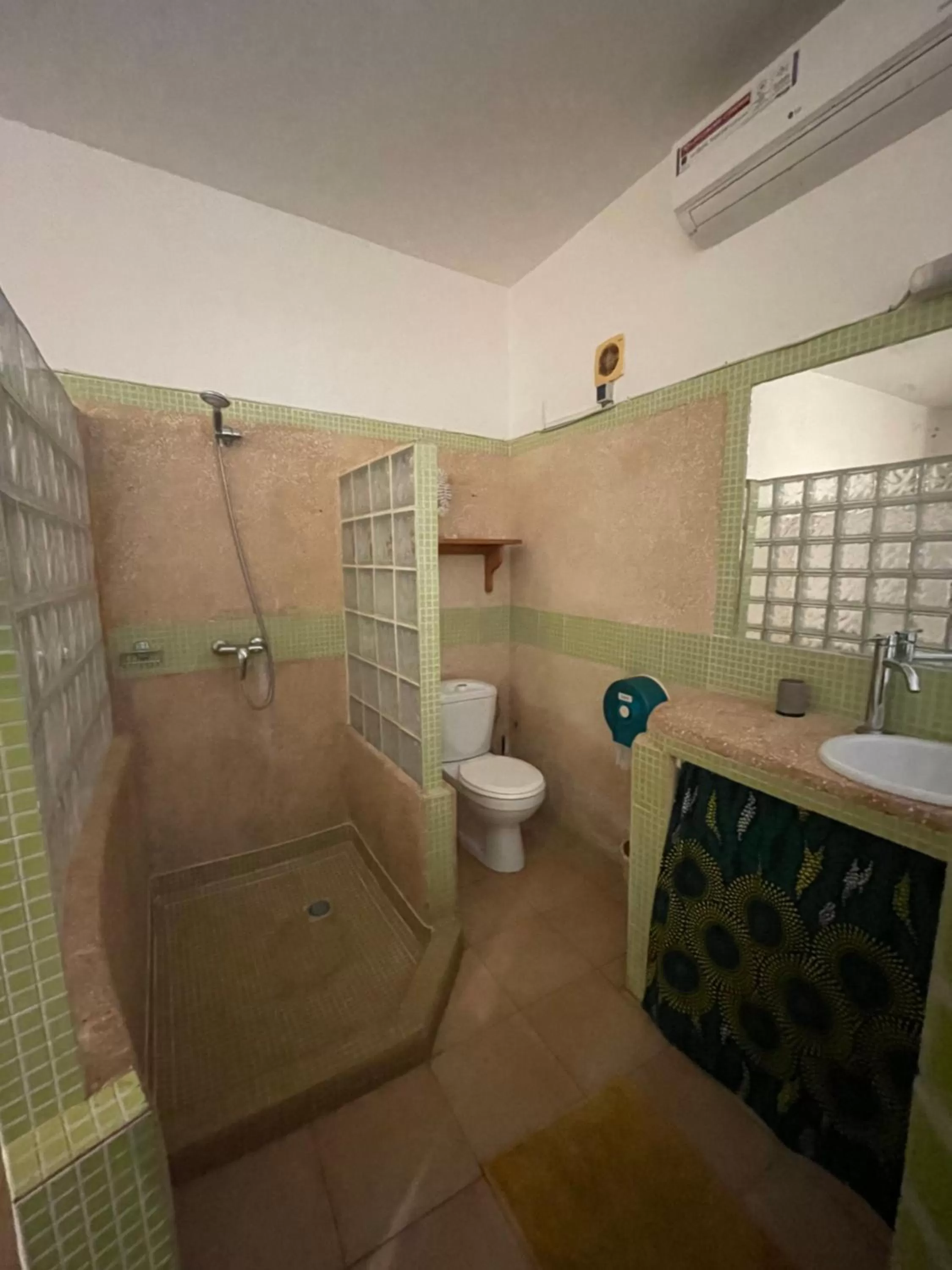 Bathroom in La Cabane du Pêcheur Atlantic Evasion