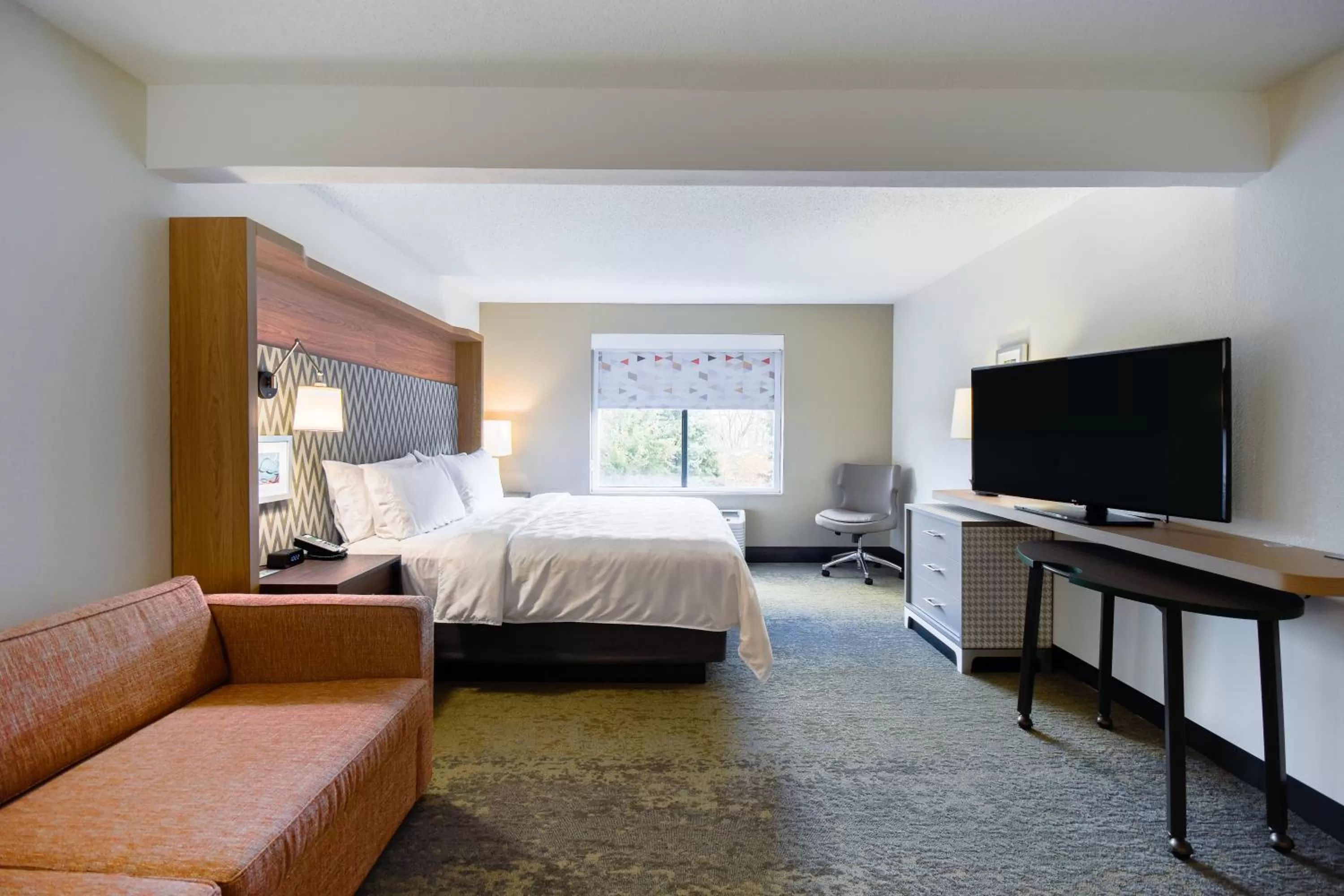 Photo of the whole room, Bed in Holiday Inn Allentown-Bethlehem by IHG