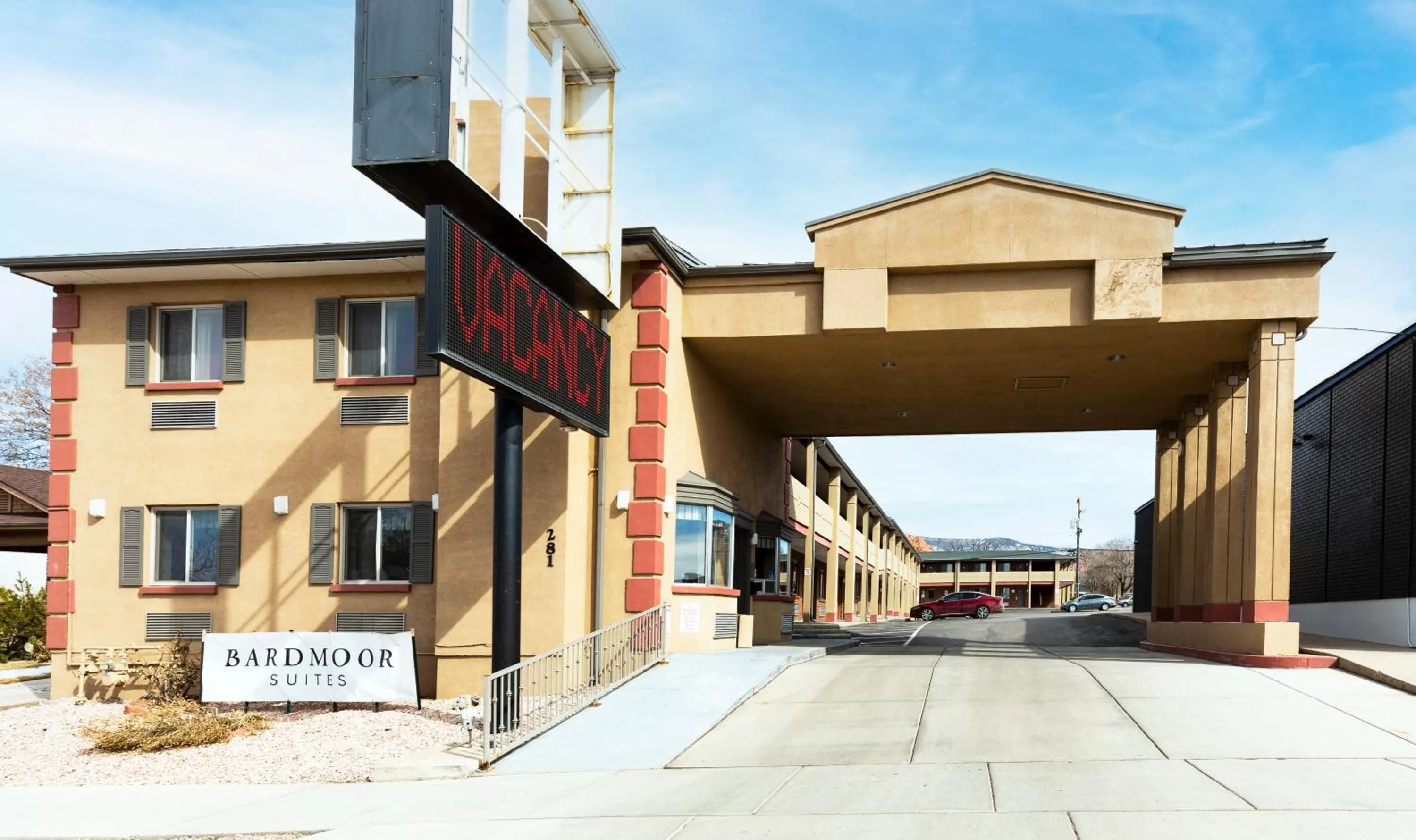 Facade/entrance, Property Building in Bardmoor Suites