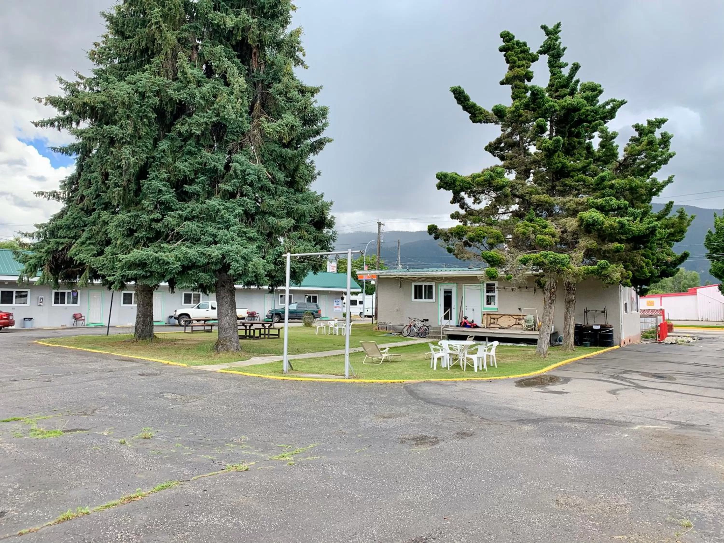 Property Building in Night Inn Grand Forks
