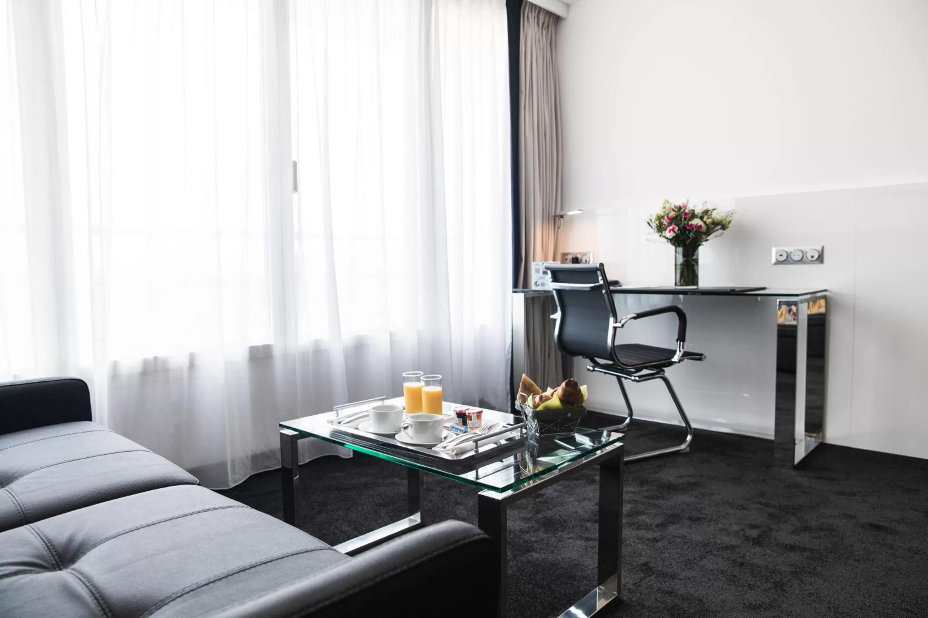 Seating area in Westotel Tours Val de Loire