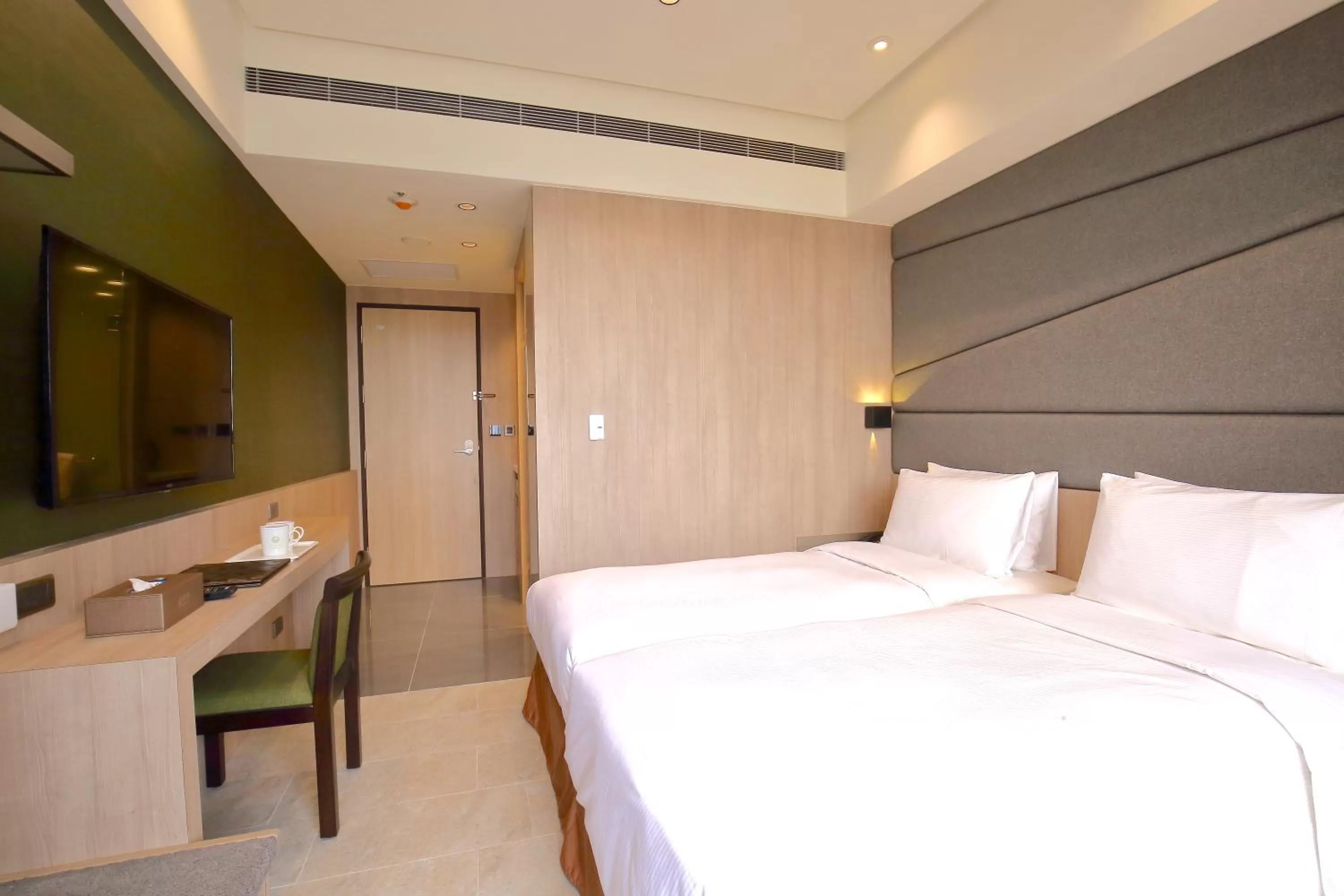 Photo of the whole room, Bed in Kloud Hotel