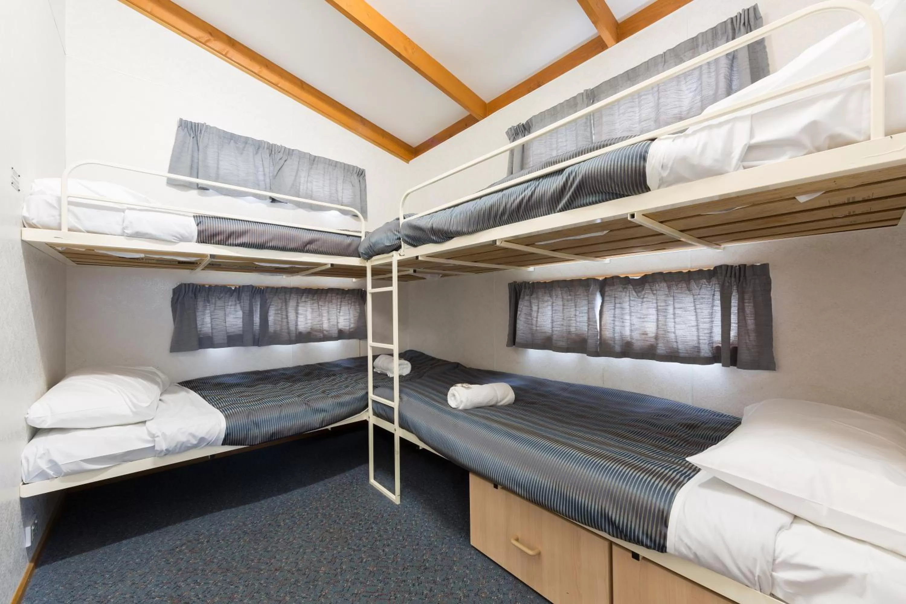 Bedroom, Bed in Alivio Tourist Park Canberra