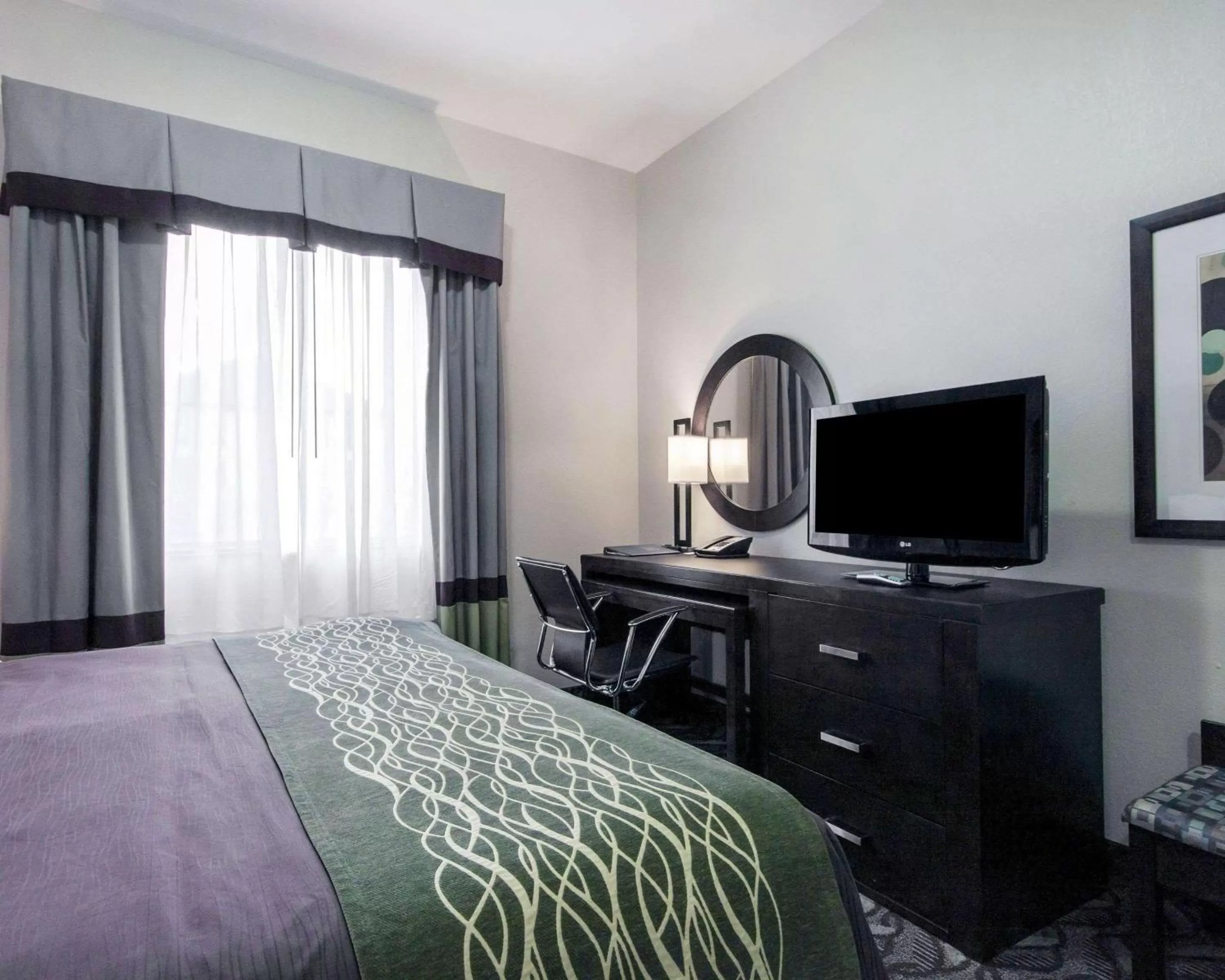 Photo of the whole room, Bed in Comfort Inn & Suites El Paso I-10 Airport Area