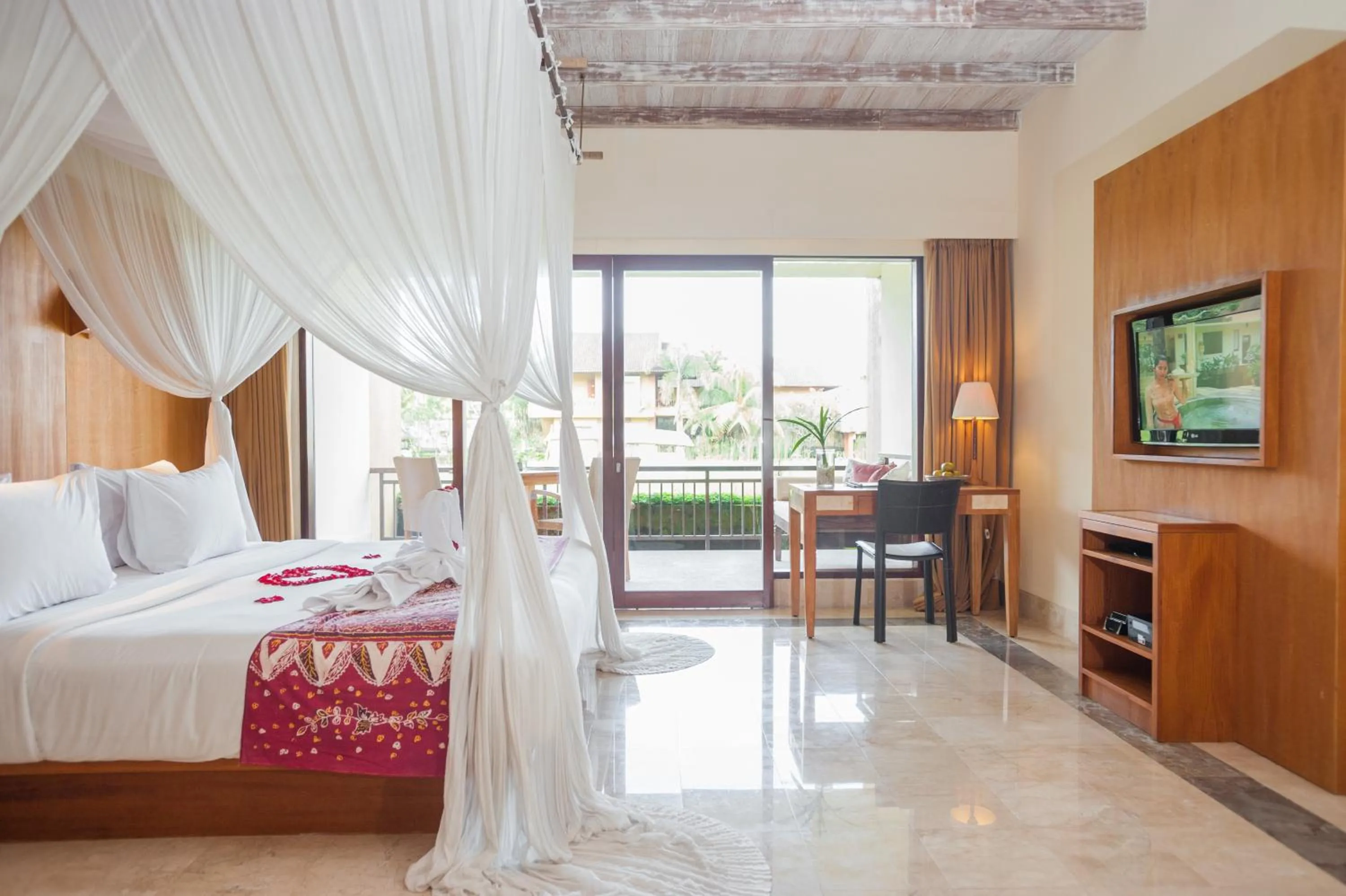 TV and multimedia, Bed in Komaneka at Monkey Forest Ubud