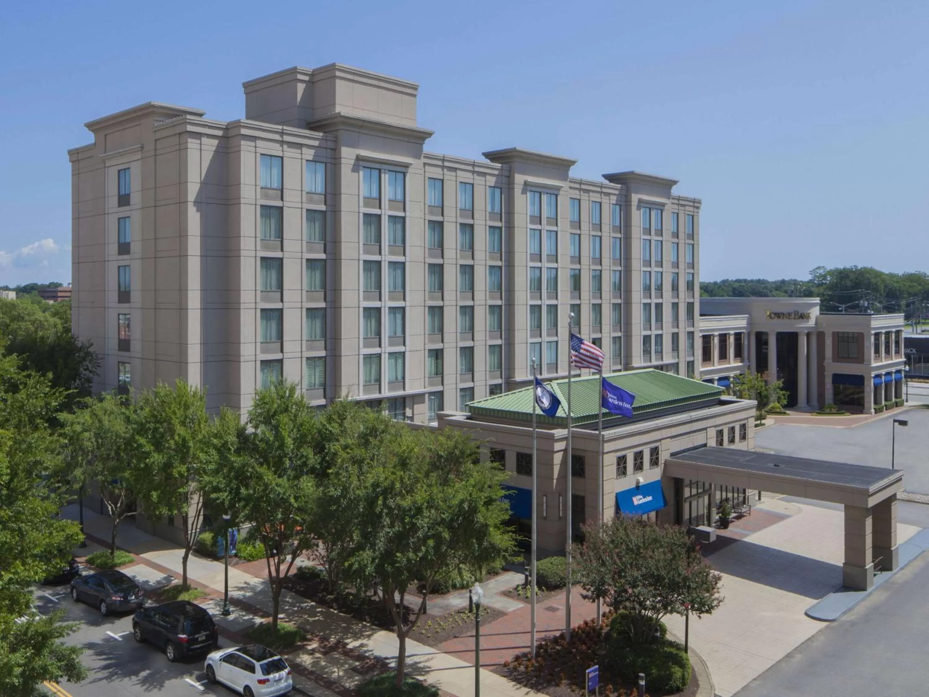 Property building in Hilton Garden Inn Virginia Beach Town Center