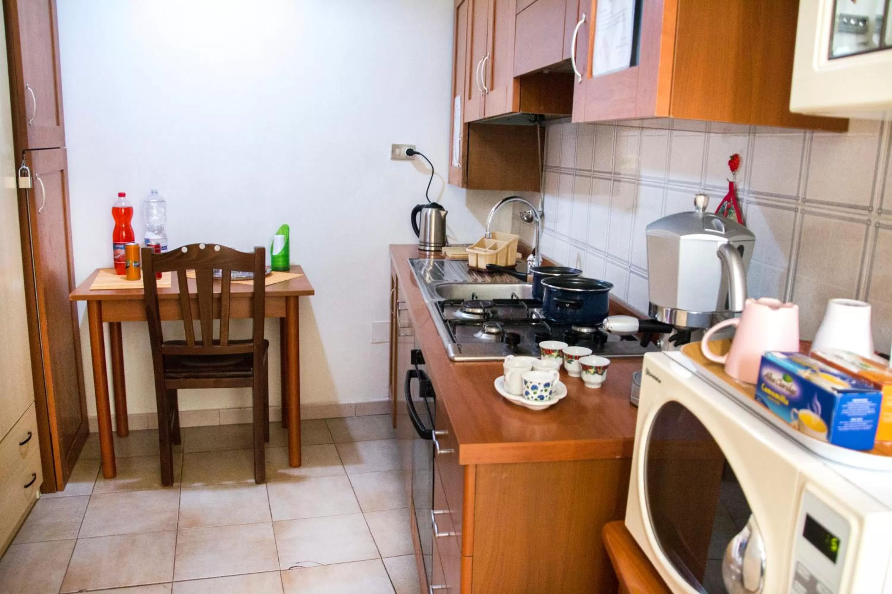 Kitchen or kitchenette, Kitchen/Kitchenette in B&B Carbonara Napoli