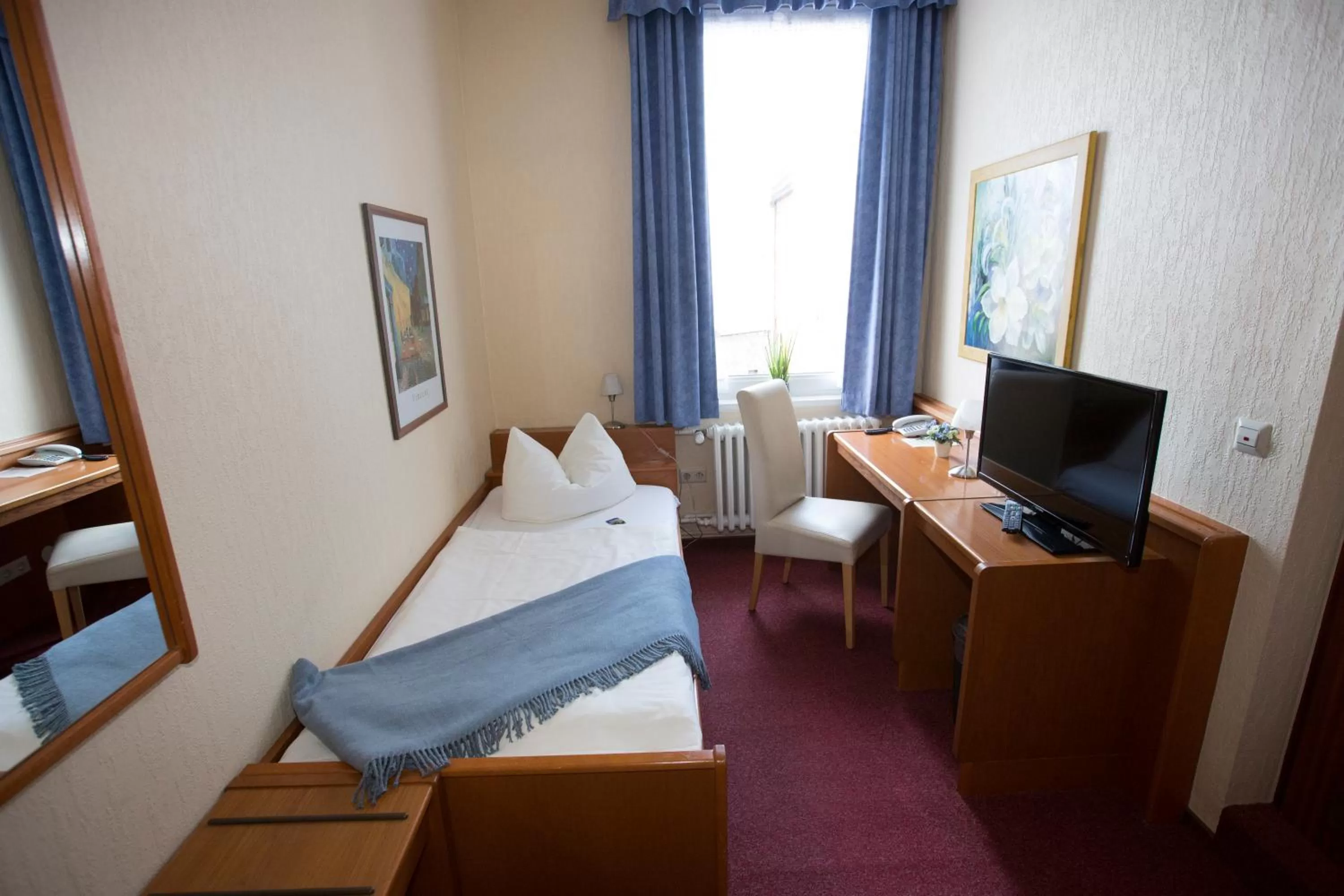 Photo of the whole room, Bed in Hotel-Restaurant Wilhelmsbad