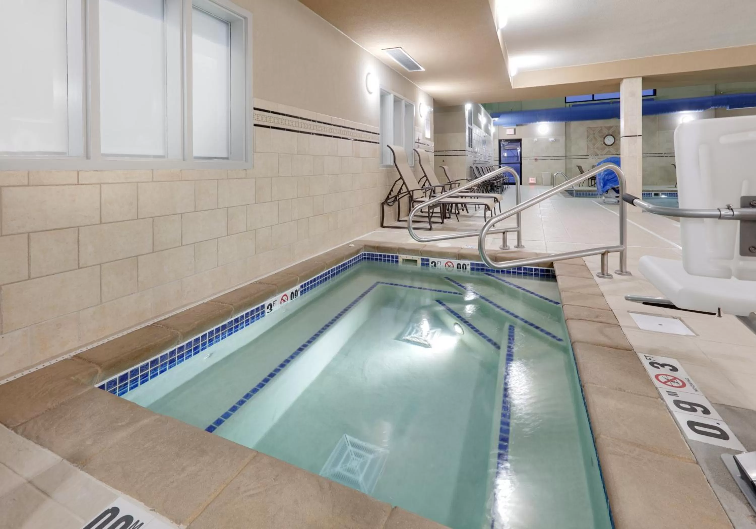 Swimming pool in Holiday Inn Express & Suites Mitchell by IHG