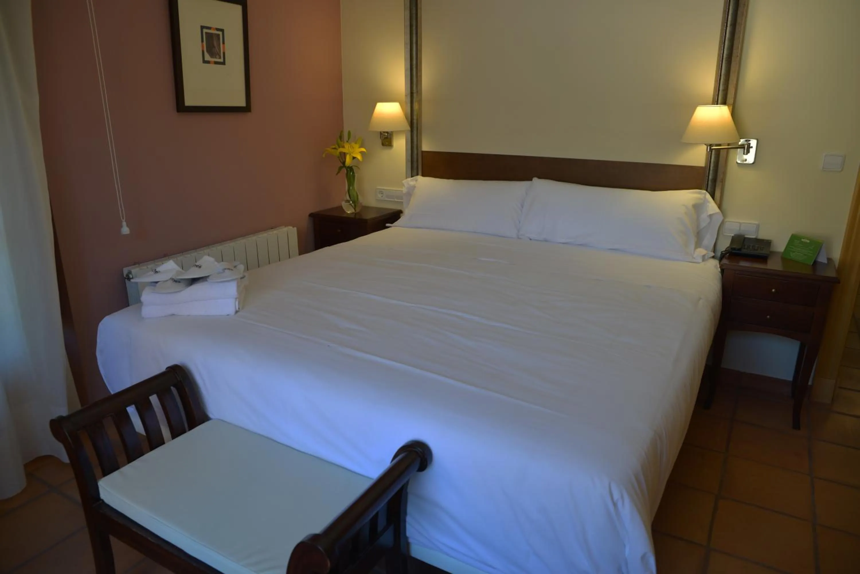 Photo of the whole room, Bed in Jardines de La Santa