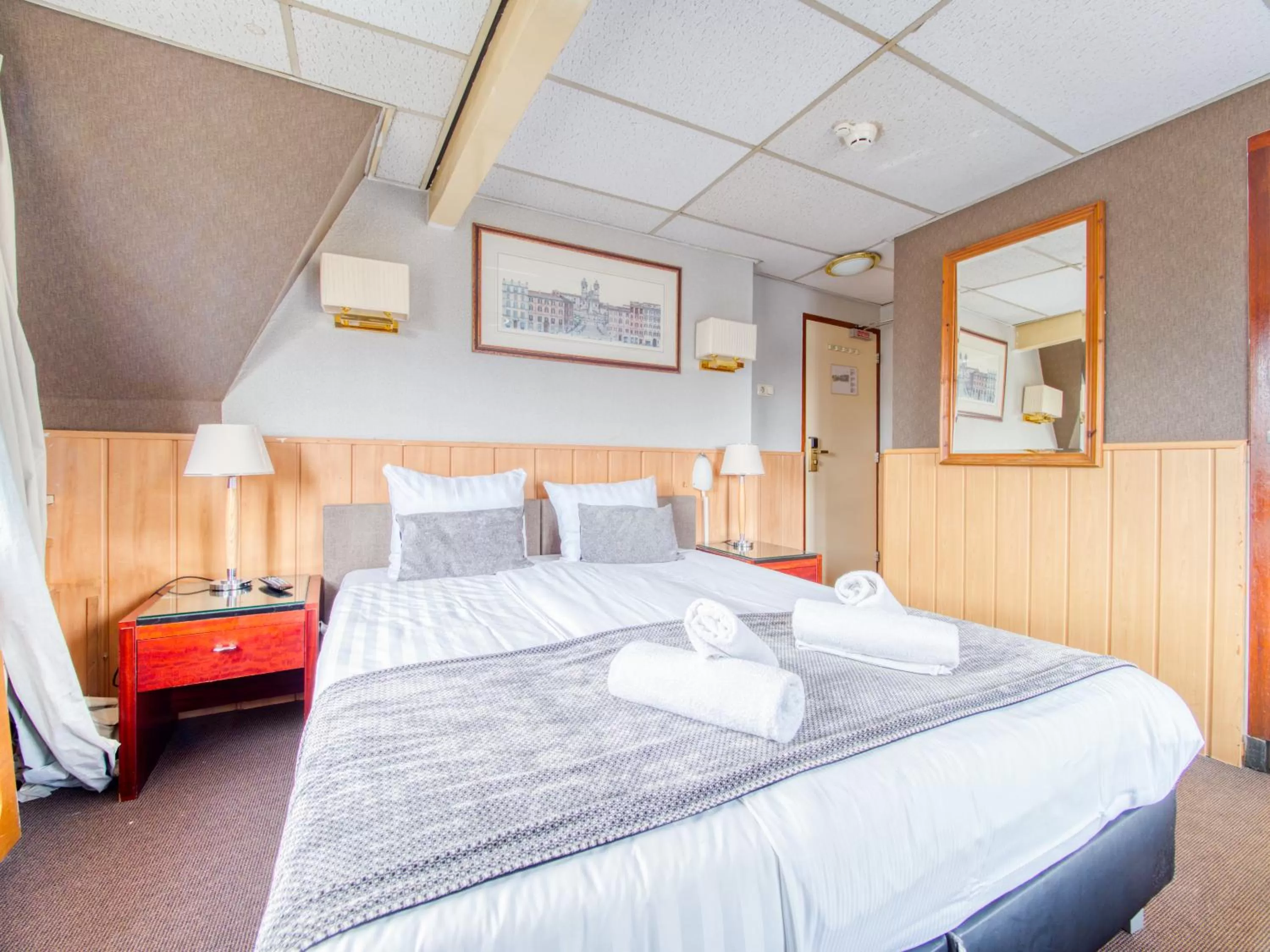 Bed in Di-Ann City Centre Hotel