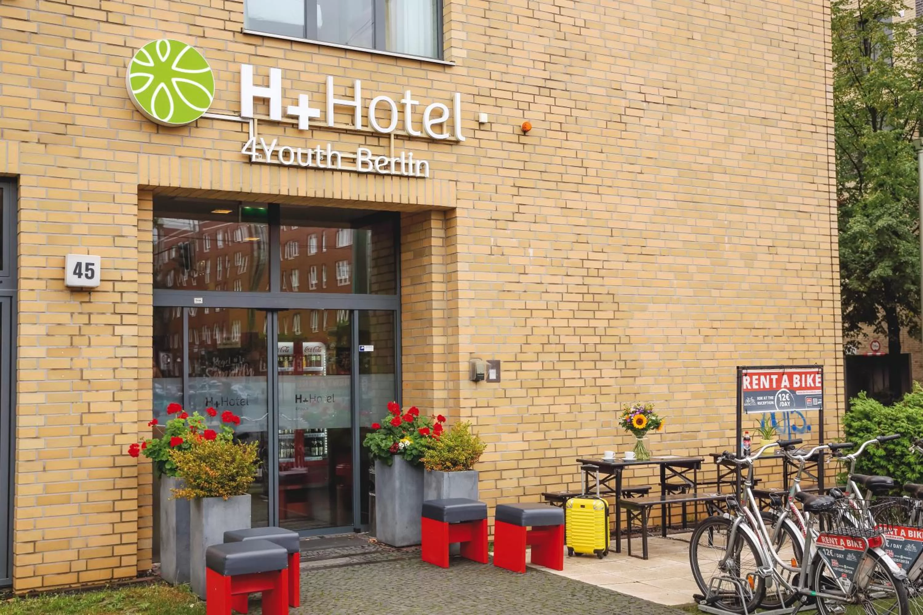 Facade/entrance in H+ Hotel 4Youth