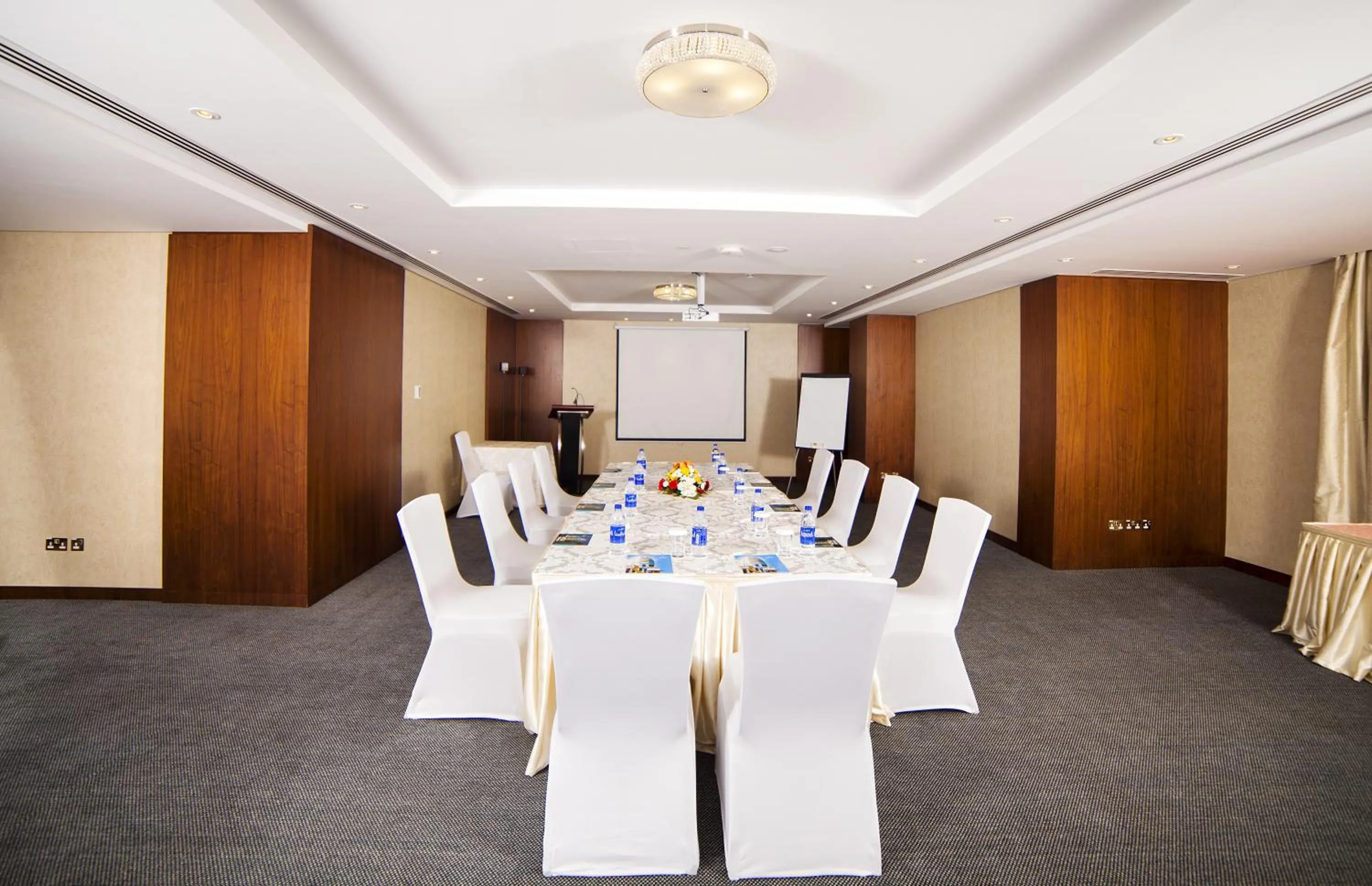 Banquet/Function facilities in Raviz Center Point Hotel