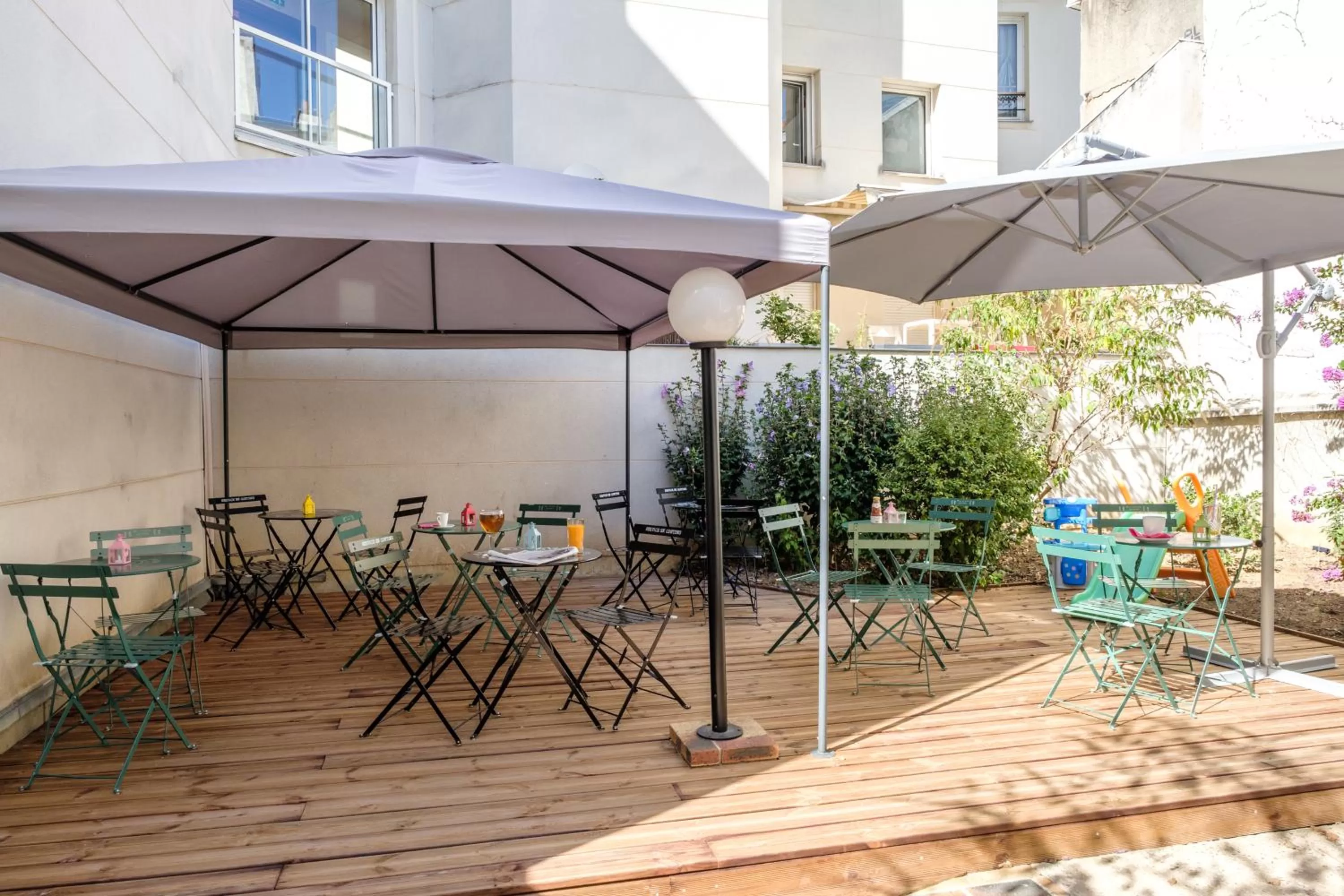 Garden in HOTEL DE PARIS MONTPARNASSE