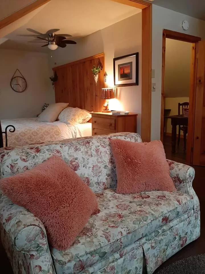 Bedroom, Bed in Farmhouse Inn B&B