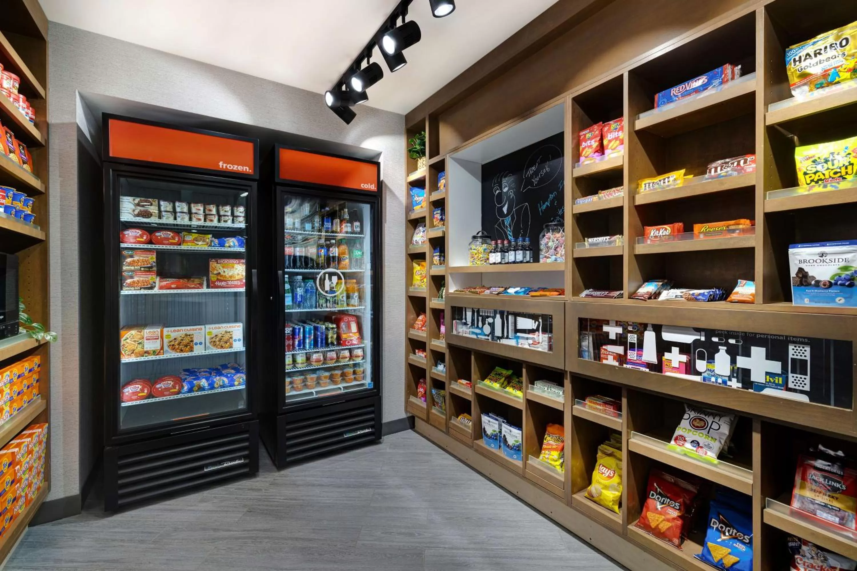 Restaurant/places to eat in Hampton Inn & Suites Marina