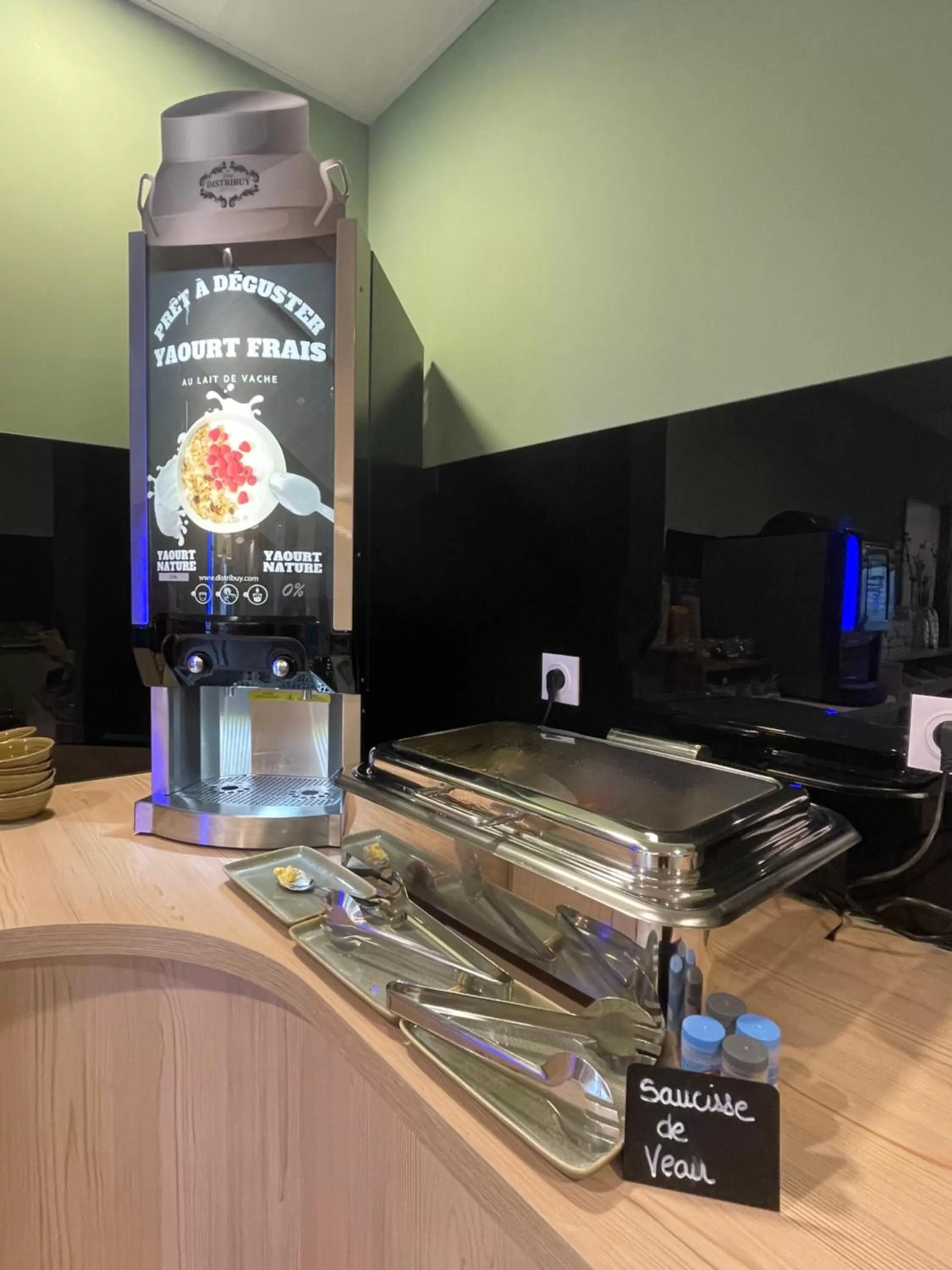 Food and drinks in The Originals Boutique Hôtel Amiens Sud