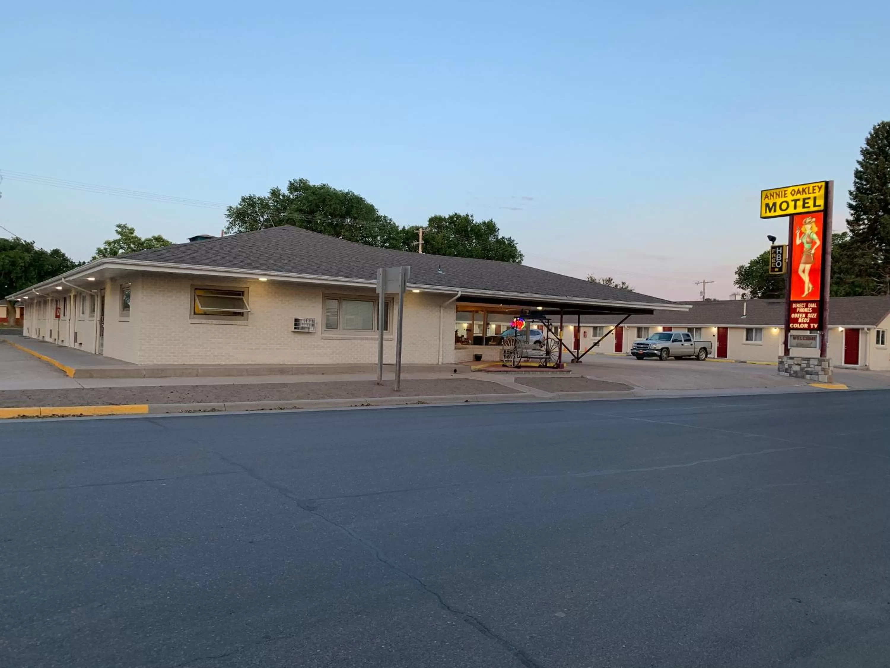 Annie Oakley Motel Oakley